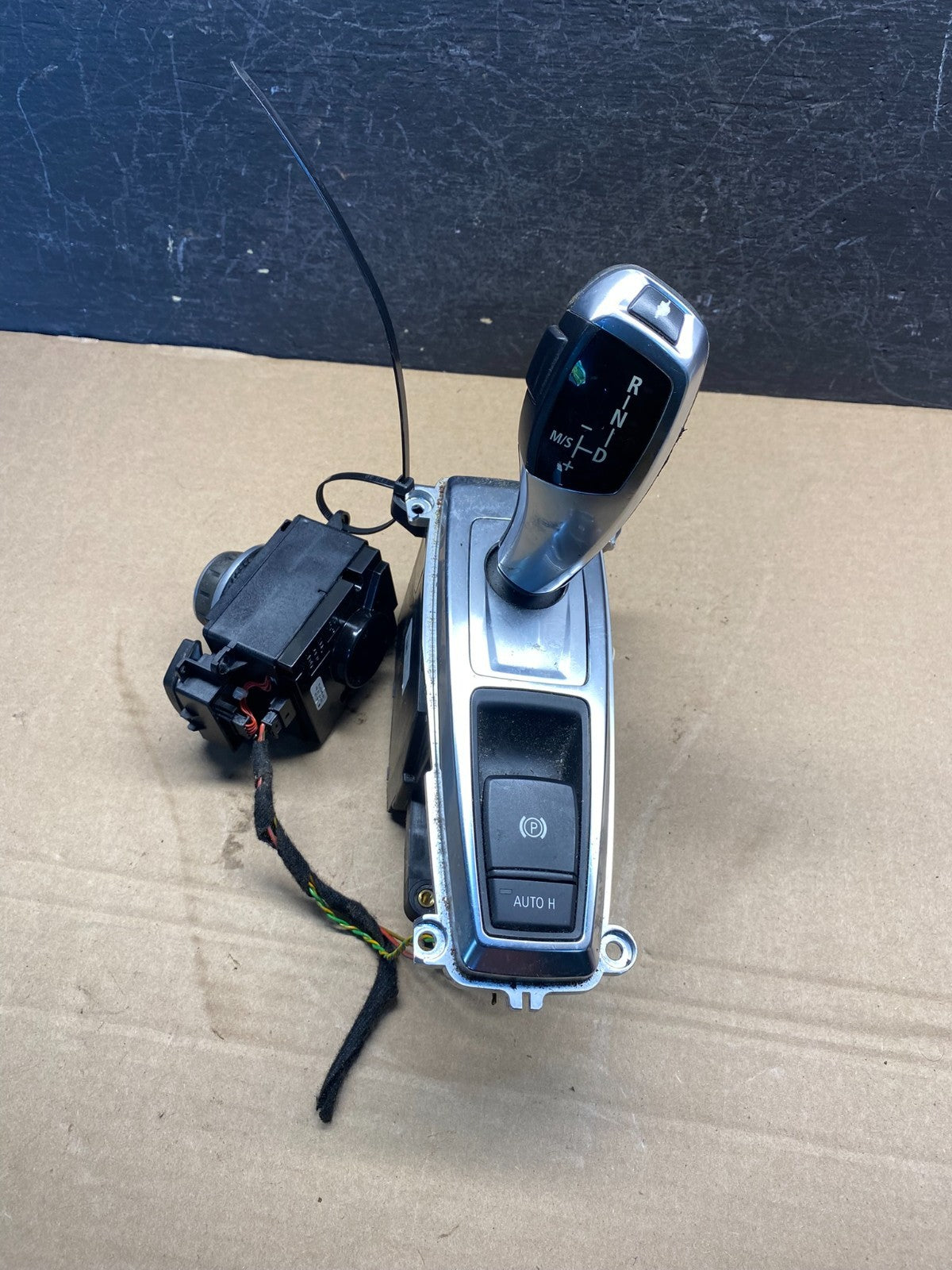 2007 - 2013 BMW X5 E70 Shift Shifter Selector Gear W/ Menu Switch AE0190 DG0