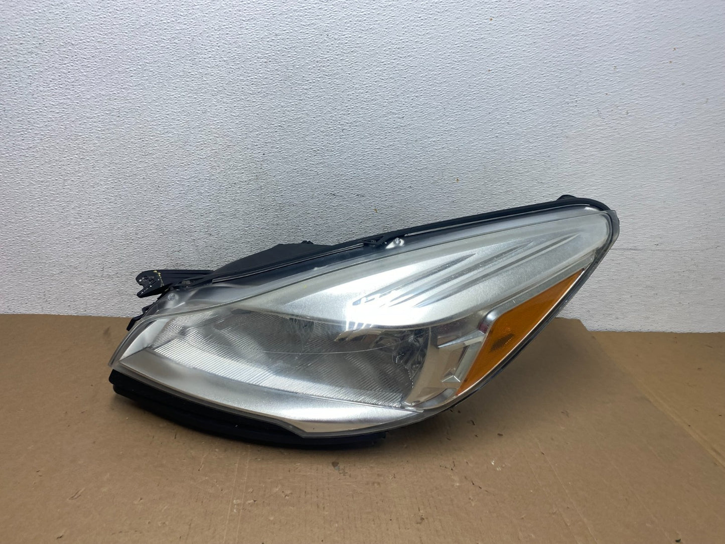 2013 - 2016 Ford Escape Headlight Left Driver Lh Side Halogen AD7940 DW0