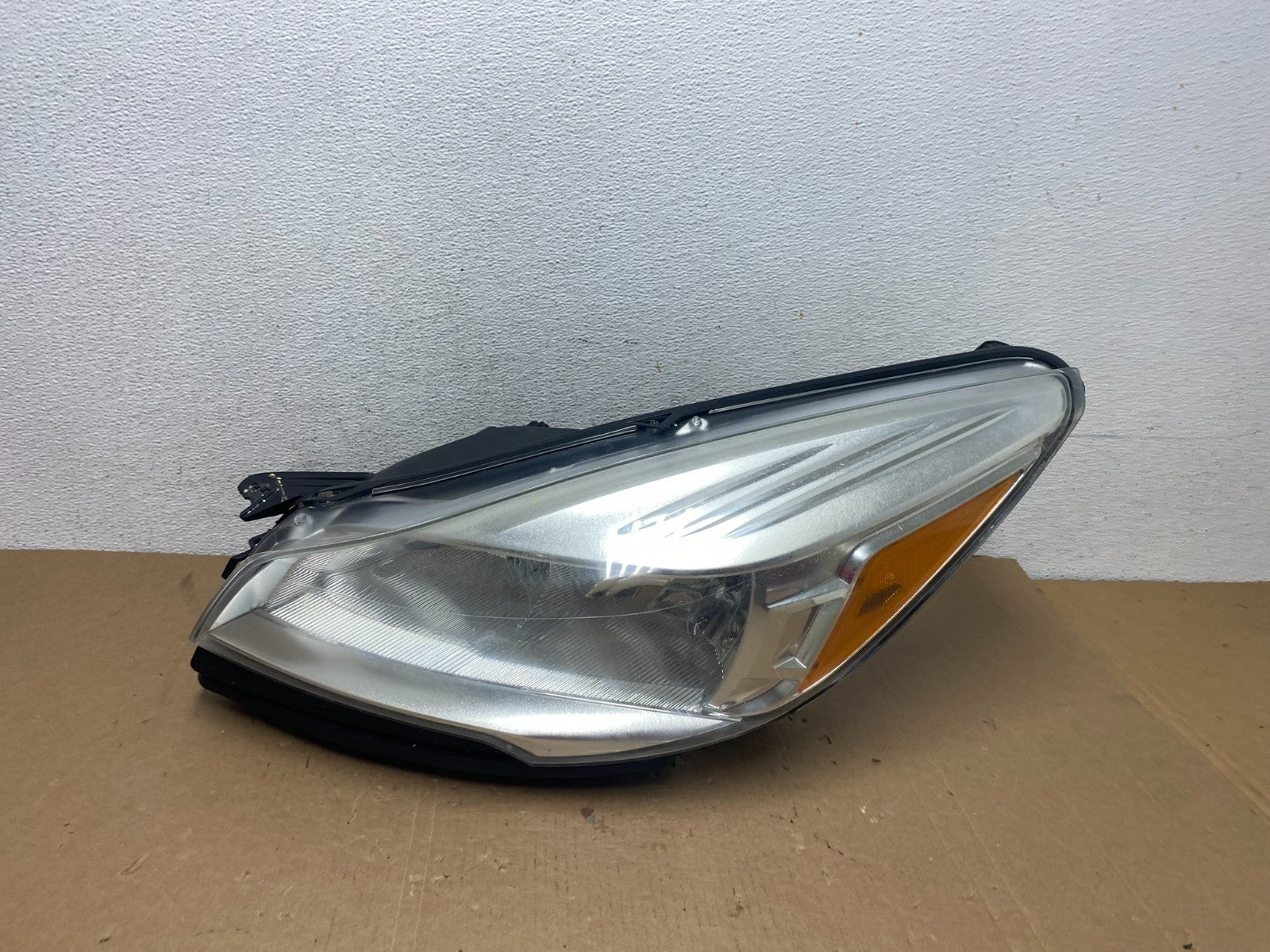 2013 - 2016 Ford Escape Headlight Left Driver Lh Side Halogen AD7940 DW0
