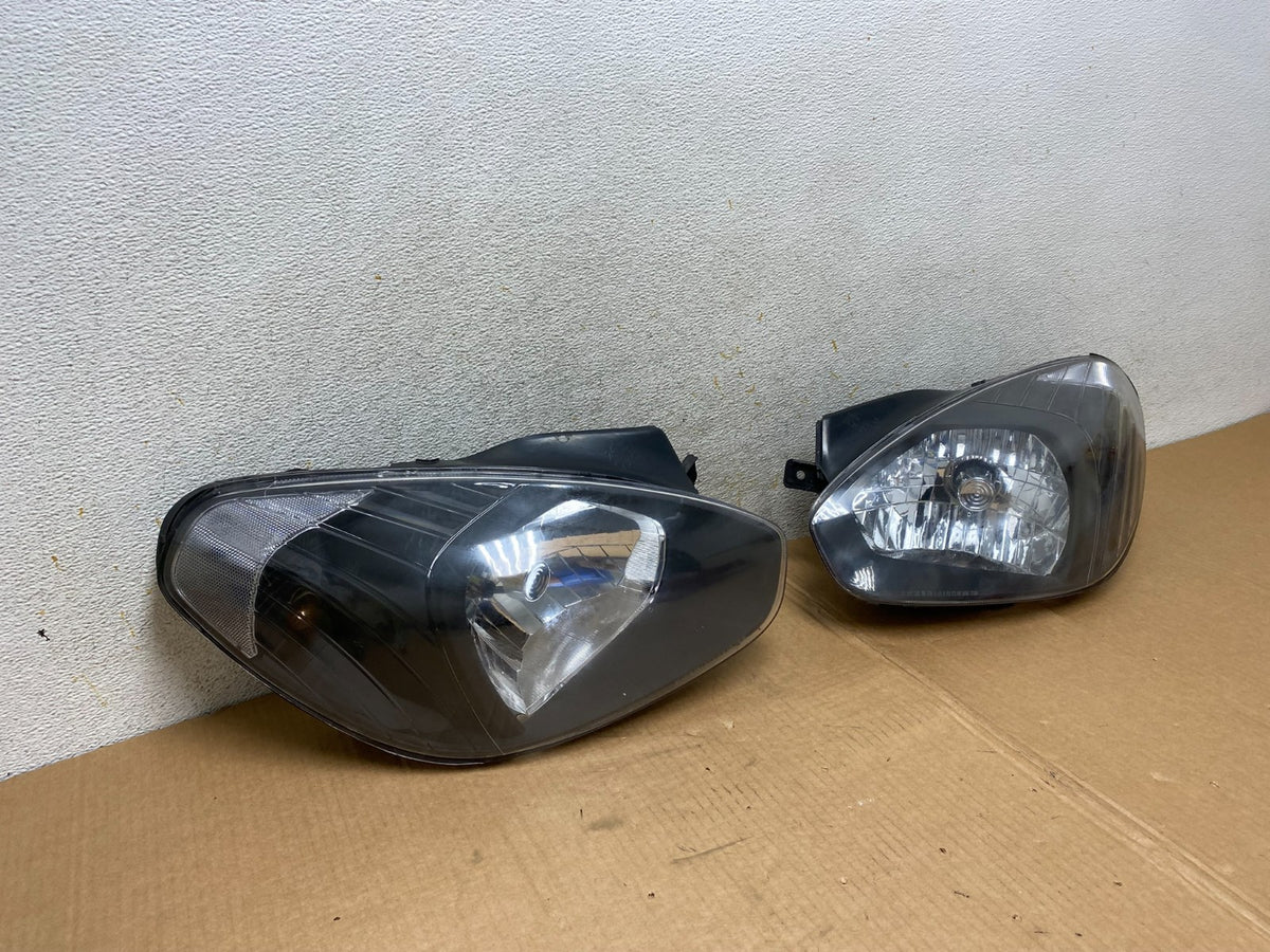 2006 to 2011 Hyundai Accent Sedan Left+Right Halogen Headlights AI3815 DW2