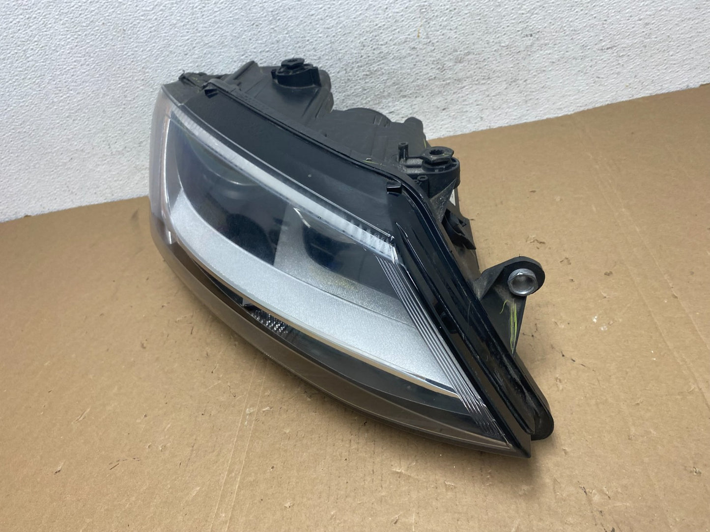2011 to 2014 Volkswagen Jetta Right Passenger RH Headlight Halogen AD7950 DW1