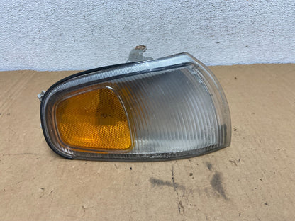 1995 to 1996 Toyota Camry Right Passenger RH Side Turn Signal AD2743 DW0