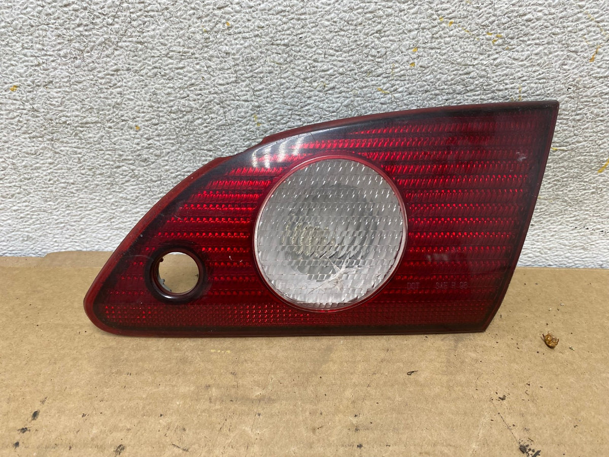 2001 2002 Toyota Corolla Right Passenger RH Side Inner Tail light AH7964 LK0