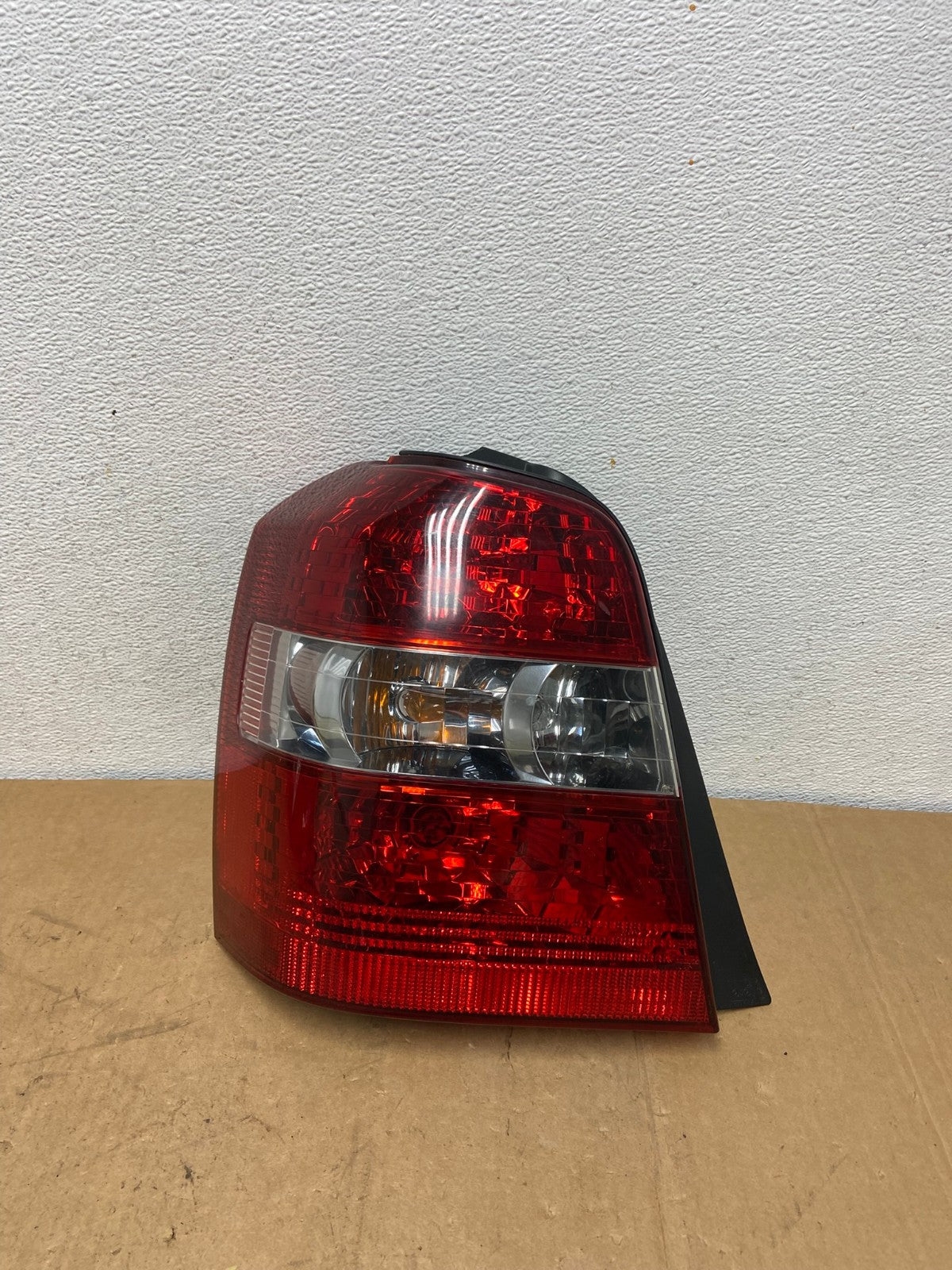 2004-2007 Toyota Highlander Left Driver LH Side Tail Light AC8629 LK0