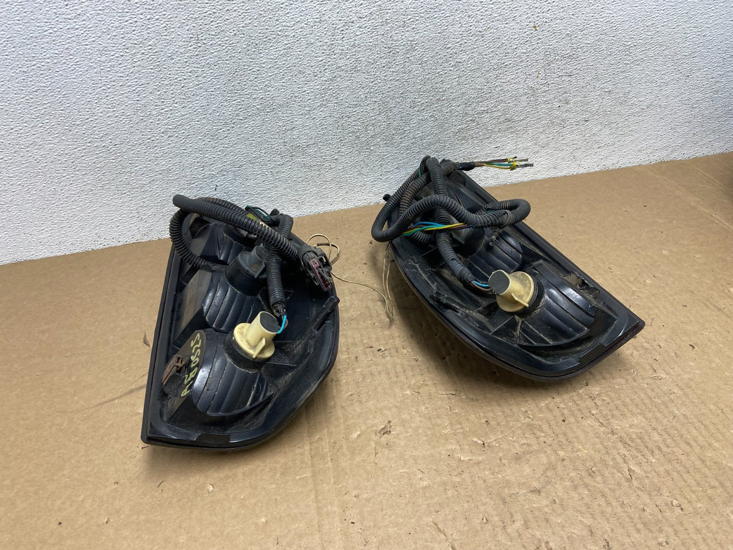 2004 to 2012 Chevrolet Colorado GMC Canyon Left+Right Set Tail Lights AG052510