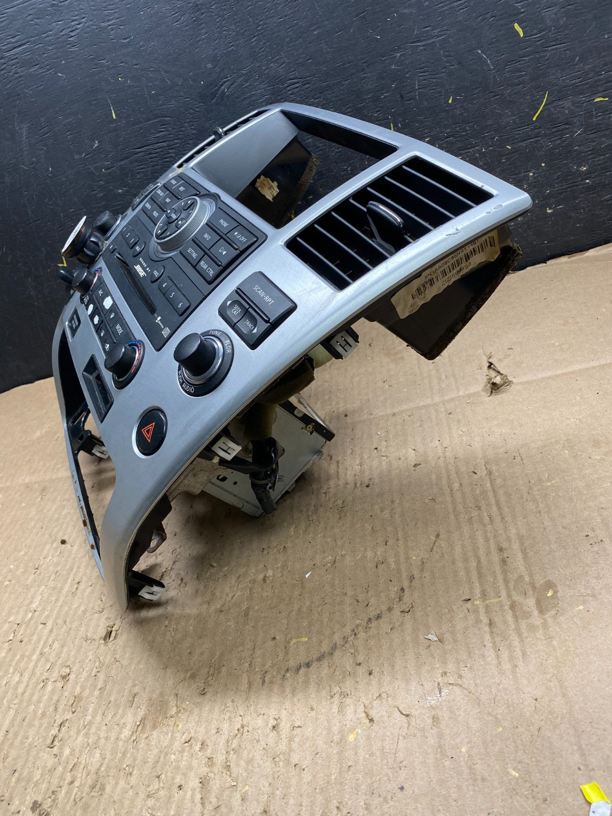 2008 to 2010 Infiniti QX56 Radio Player Climate Control Panel Bezel Y7829 DG4