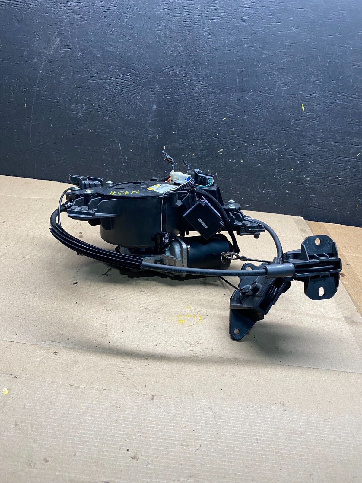 2007-2014 Kia Sedona Left Electric Power Sliding Door Motor Regulator N7371 DG4