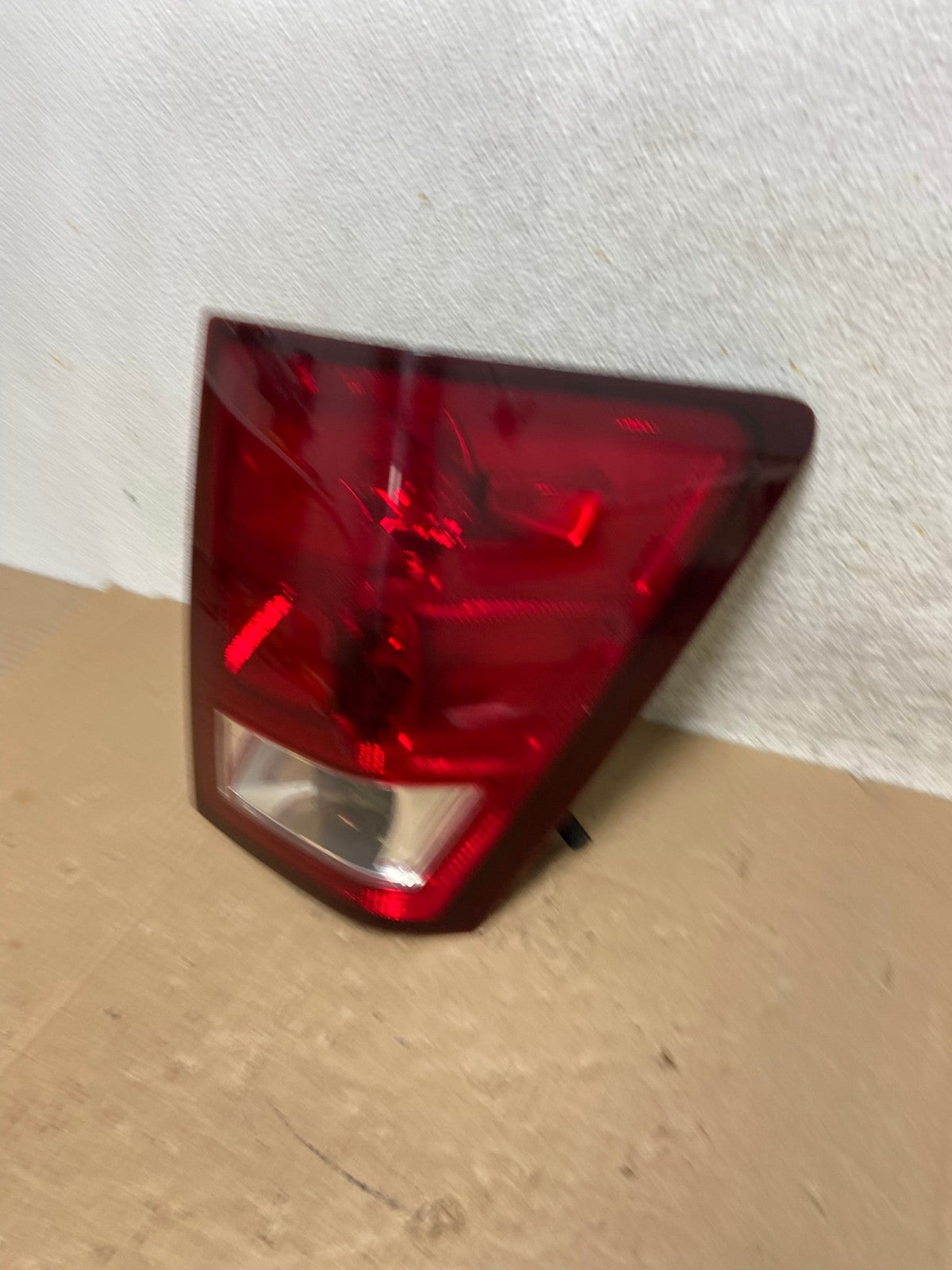 2005 - 2006 Jeep Grand Cherokee Right Passenger Rh Tail Light AI1243 LK1