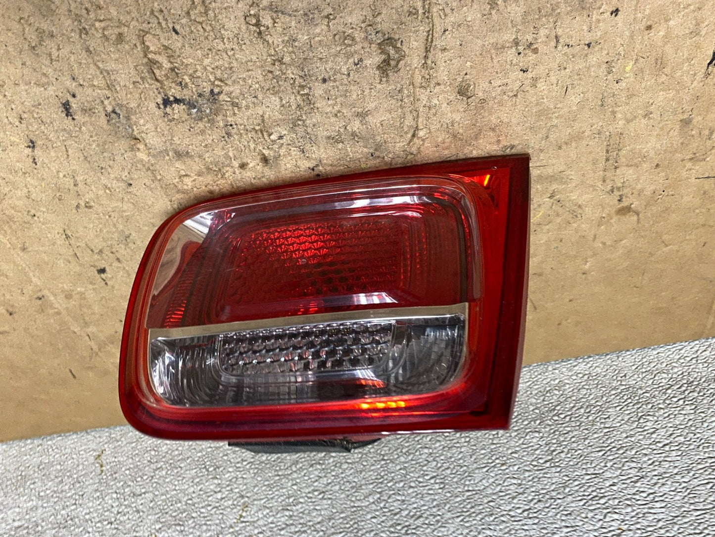 2013-2016 Chevrolet Malibu Right Passenger Rh Inner Tail Light T5549 DW0