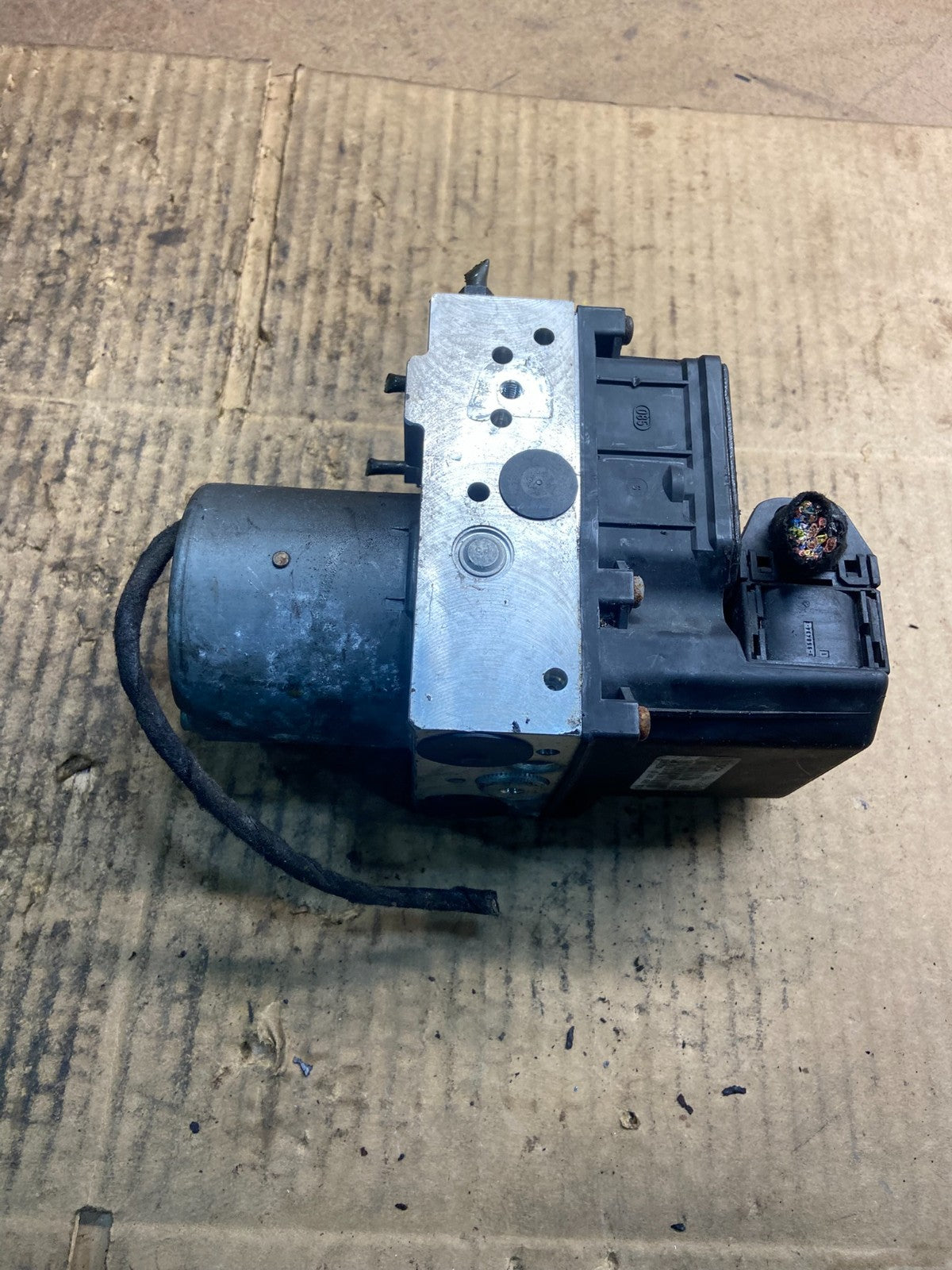 2016 - 2018 Kia Sorento ABS Anti-Lock Brake Pump 6758969 OEM Y4397 DG6