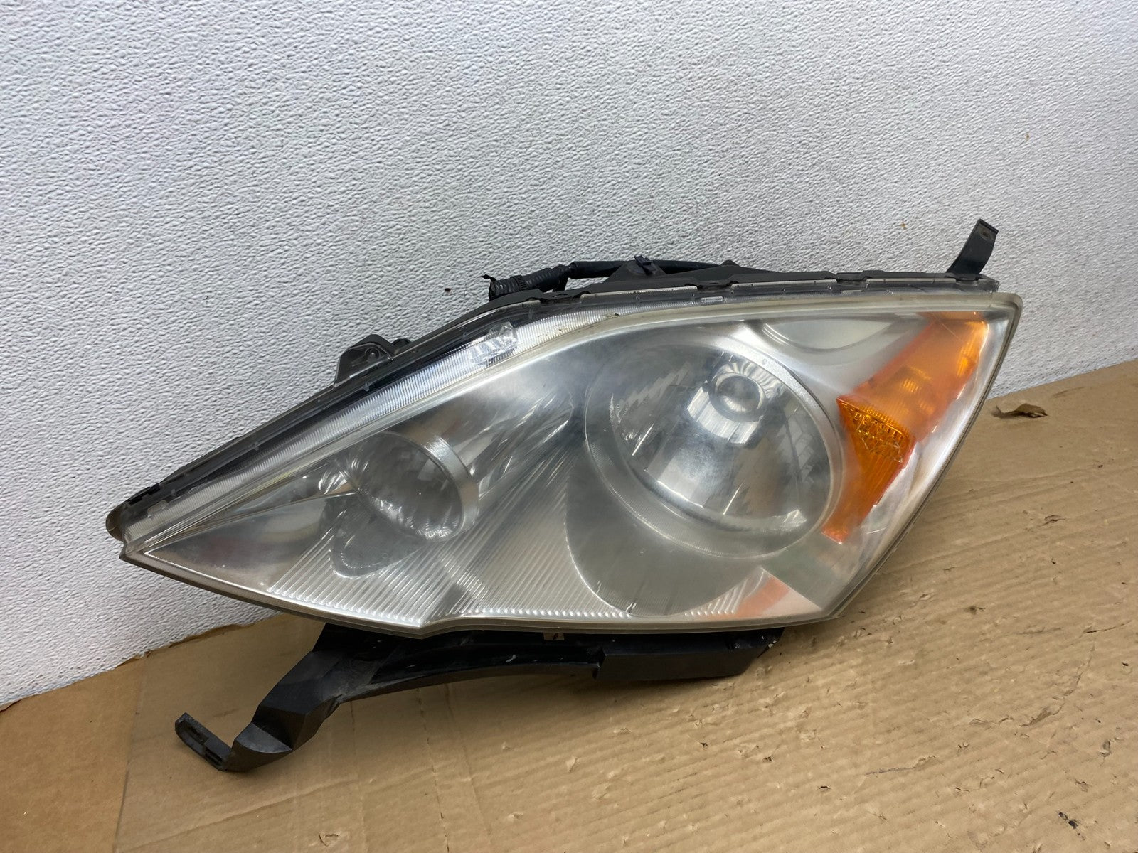2007 to 2011 Honda CR-V Crv Left Driver LH Side Headlight Halogen AG8240 DW2