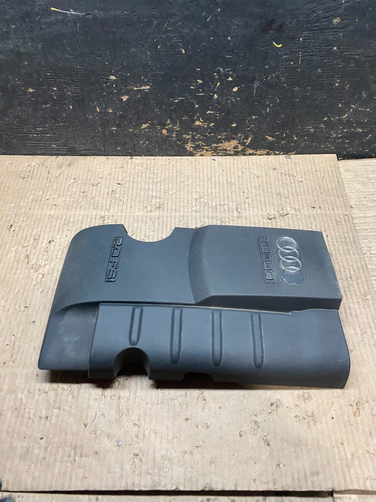 2005 to 2008 Audi  A4 2.0L FSI Engine Cover  Garnish Oem w6207 DG3