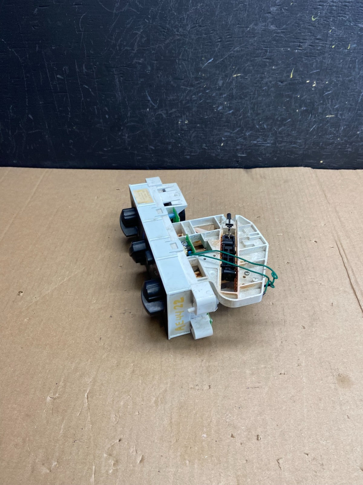 2001-2004 Nissan Xterra Heater A/C Climate Temperature Control AE4422 DG2