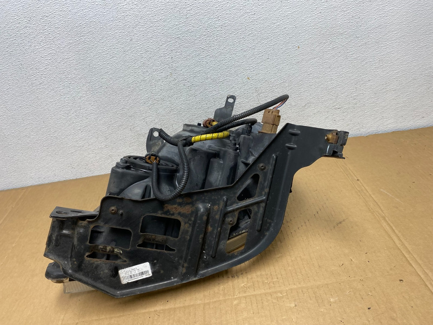2005 to 2007 Ford Five Hundred Halogen Right Passenger Side Headlight AD0801 DW8