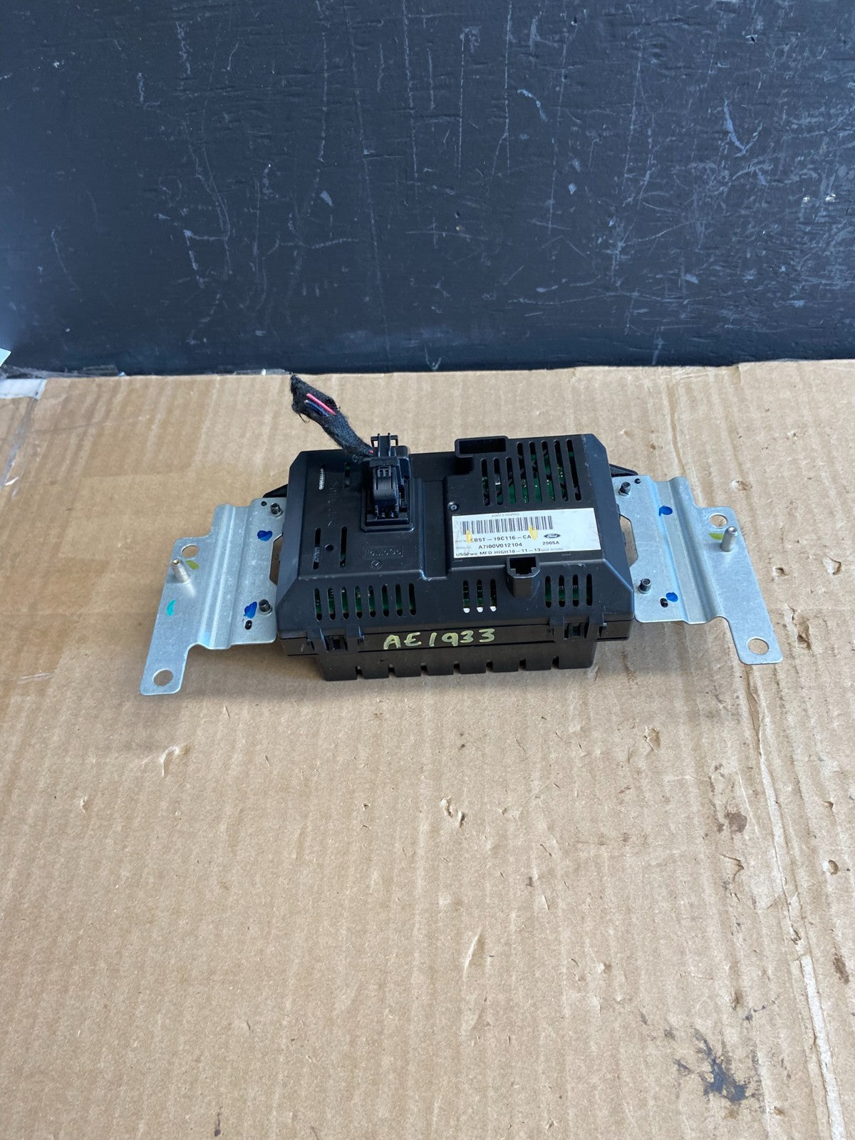 2014 to 2019 Ford Explorer Radio Information Display Screen ae1933 DG3