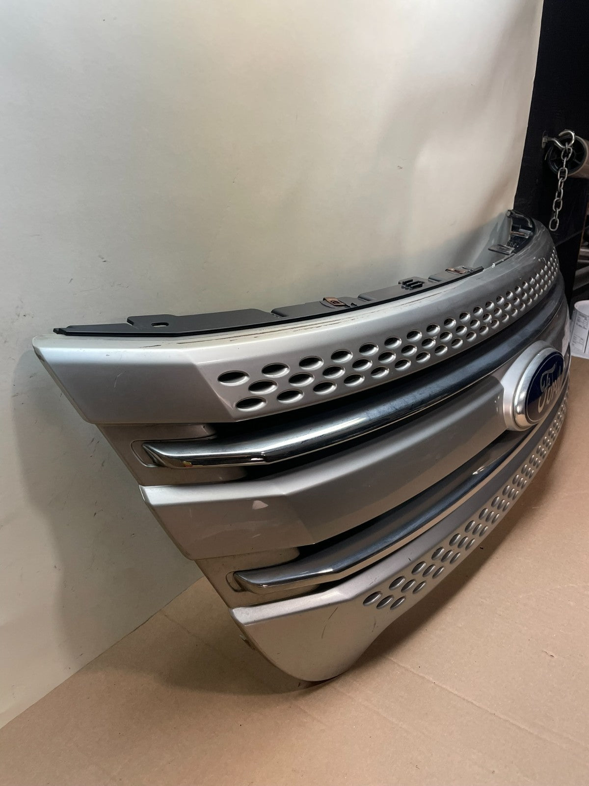 2011 to 2015 Ford Explorer Upper Front Grill Grille AI8608 DG2