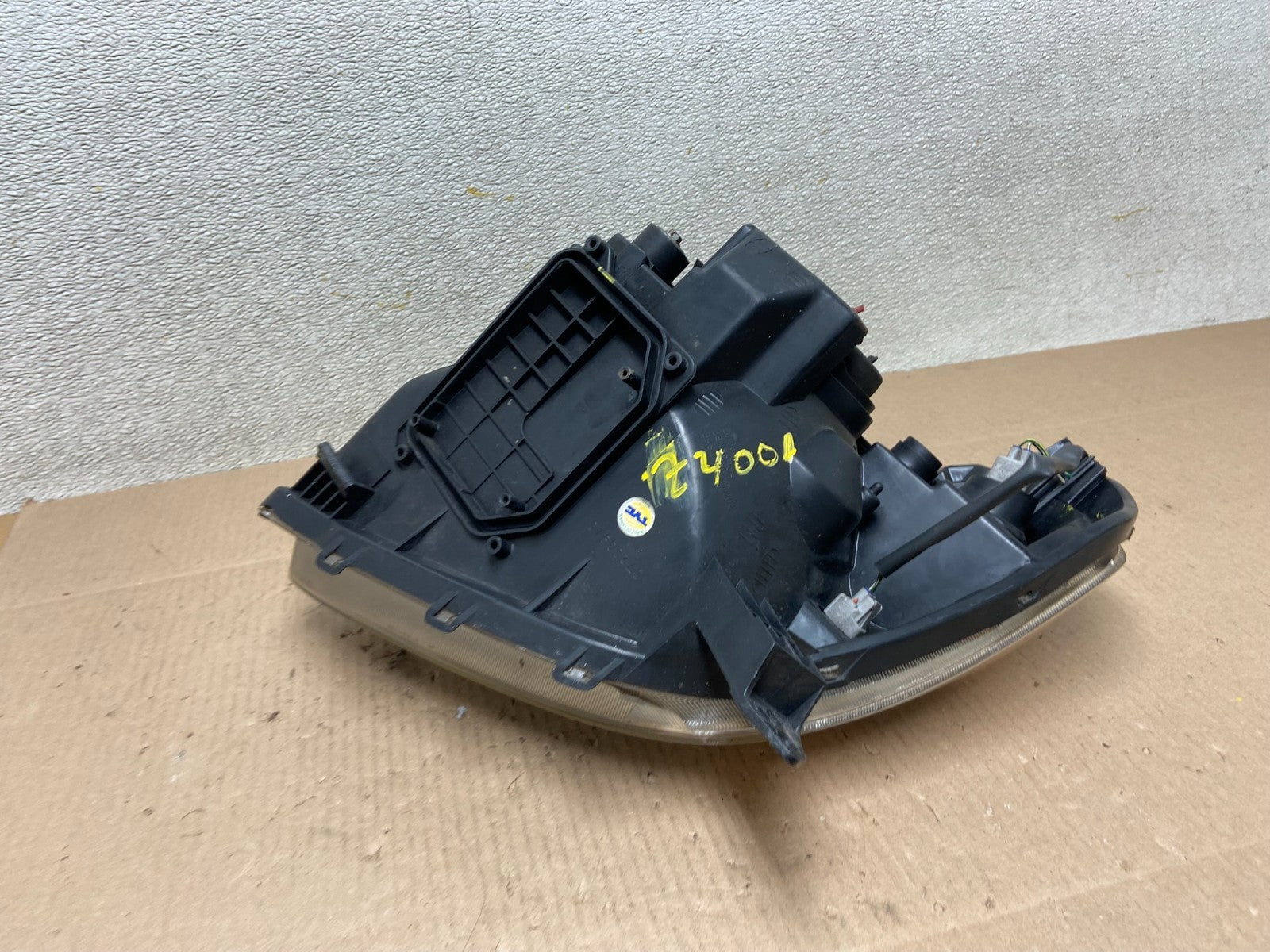 2004 2005 Toyota Rav4 Right Passenger RH Side Headlight Halogen TYC Z4001 DW7
