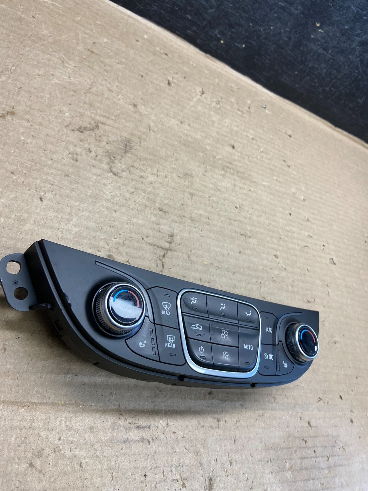 2016 to 2018 Chevrolet Malibu AC Heat Temperature Climate Control AH3734 DG1