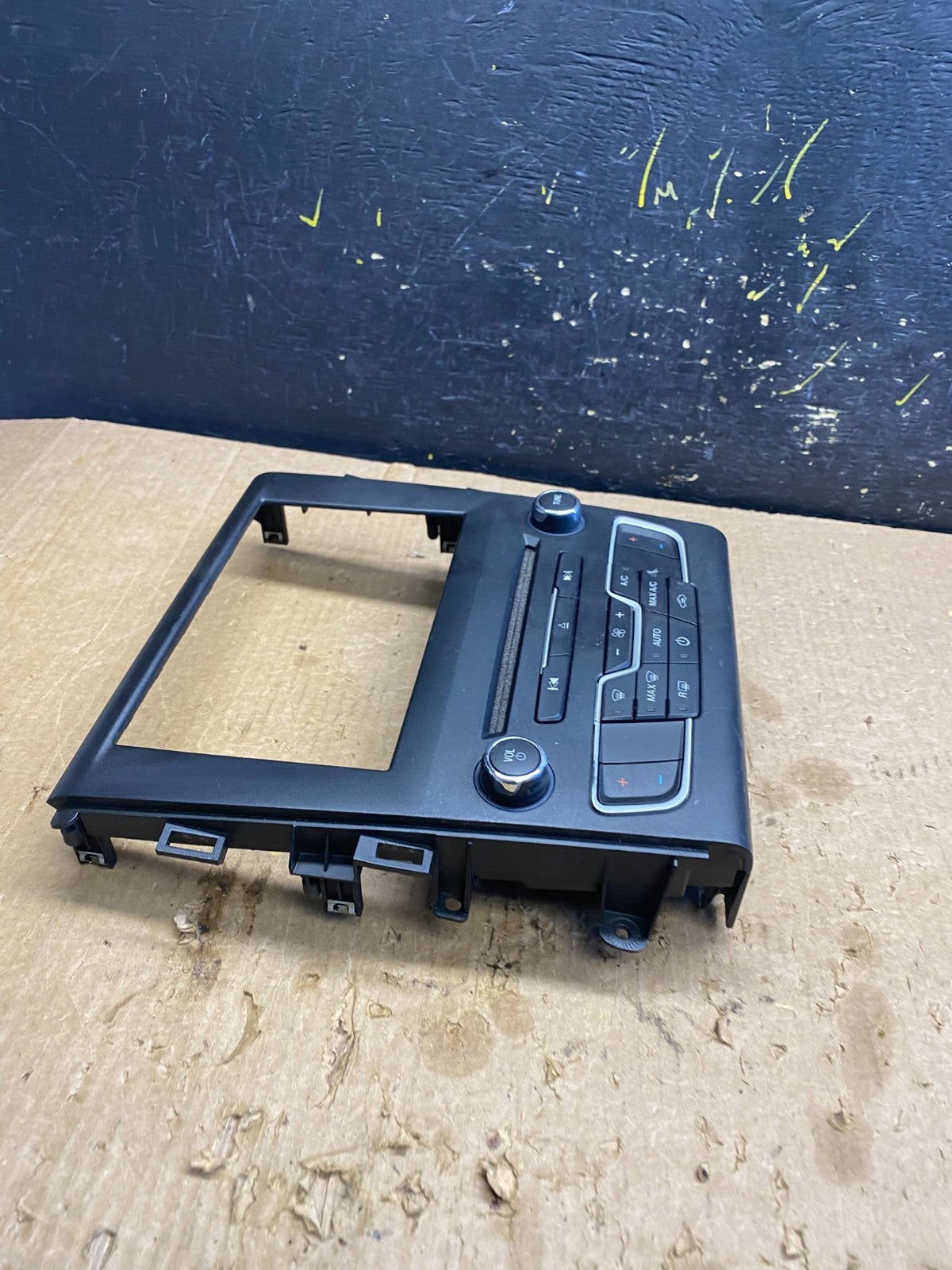 2017 to 2020 Ford Fusion Radio Climate Control A/C Control OEM z7148 DG1