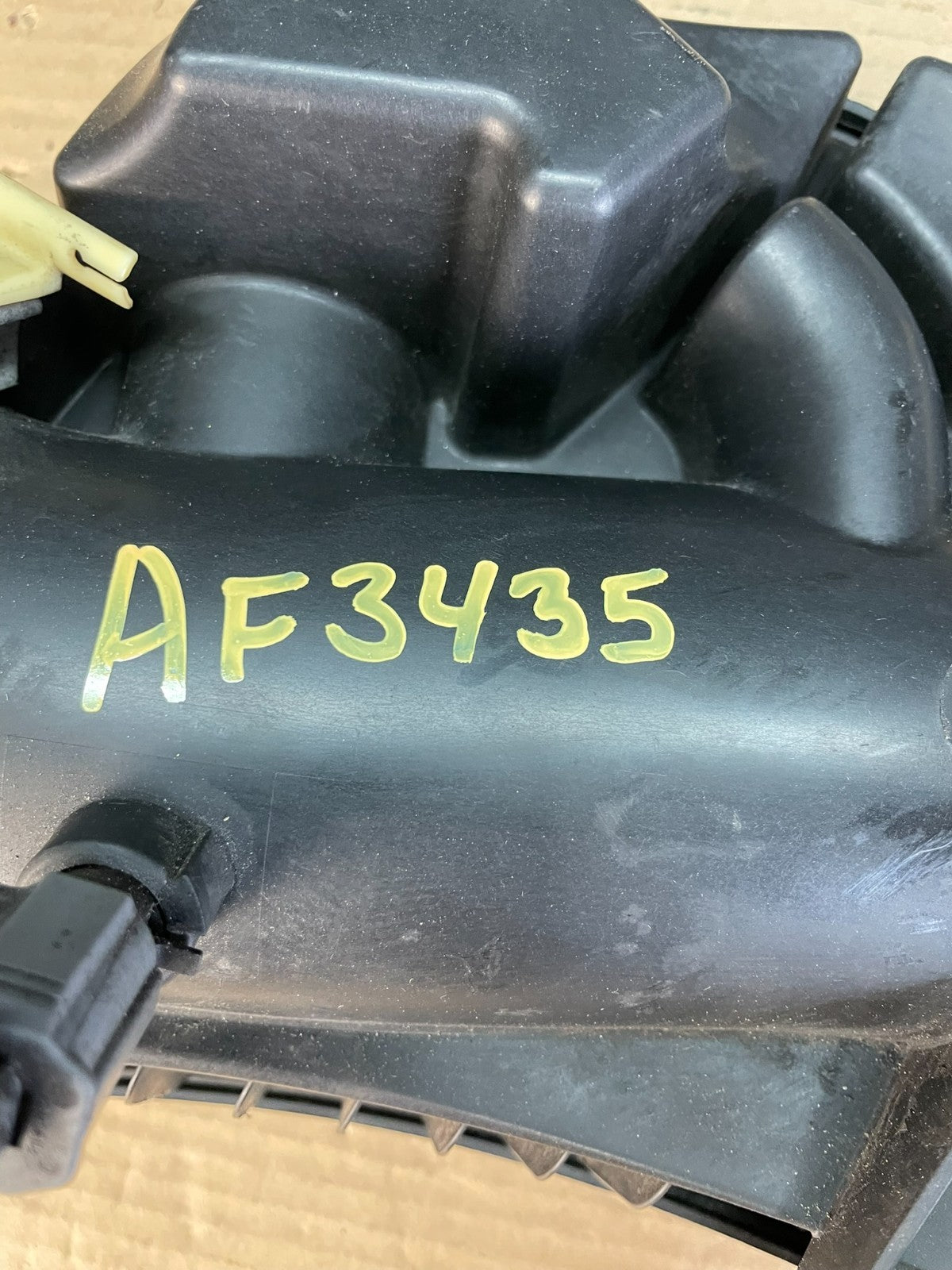 2005-2010 Jeep Grand Cherokee 5.7L Hemi Air Cleaner Resonator Mopar AF34356