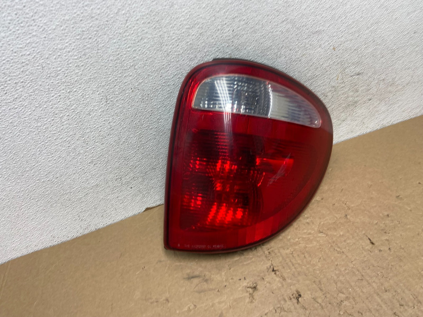 2001-2003 Dodge Grand Caravan Right Passenger RH Side Tail Light AF8114 DW2