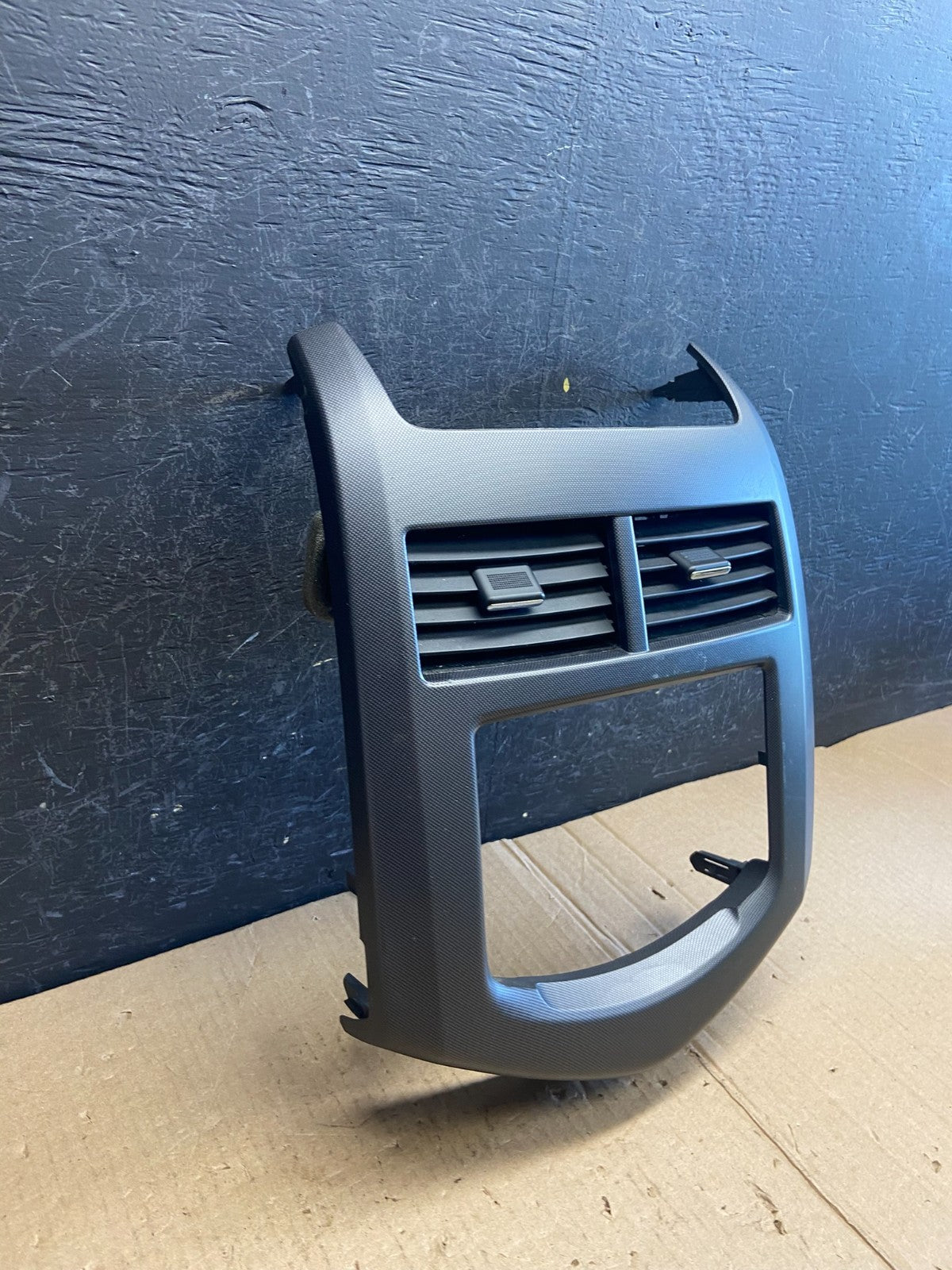 2012-2016 Chevrolet Sonic Center Dash Radio Air Vent Trim Bezel AE3891 DG2