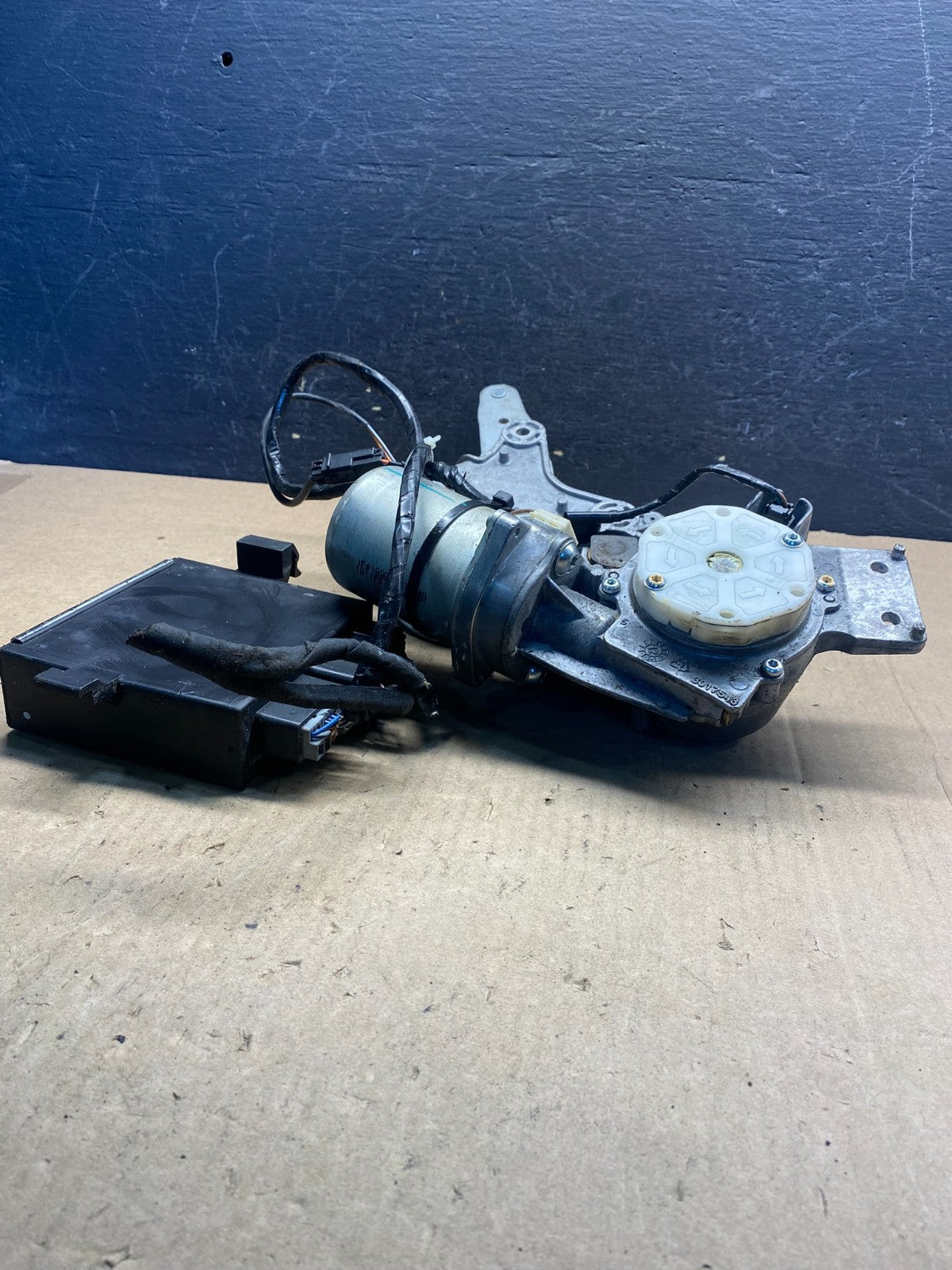 2009-2012 GMC Acadia Power Motor Liftgate Tailgate Control Module AE7496 DG3