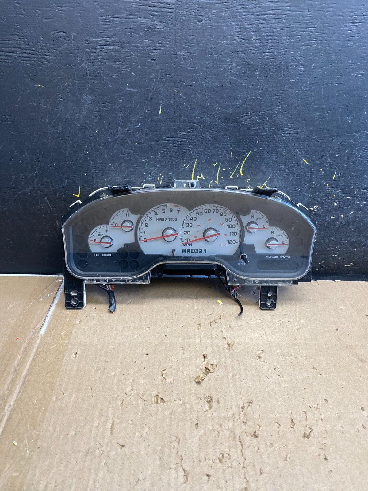 2004 2005 Mercury Mountaineer Instrument Cluster Speedometer Gauge OEM ab2187 DG0