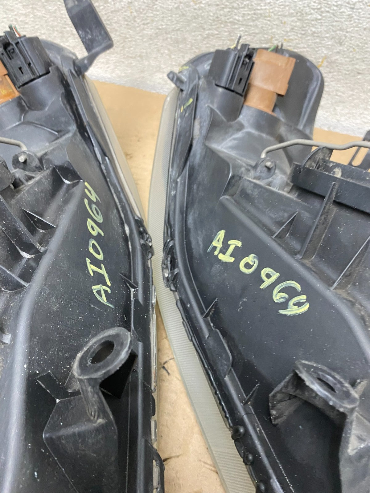2005 - 2007 Ford Escape Headlights Left+Right Halogen AI0964 DW14