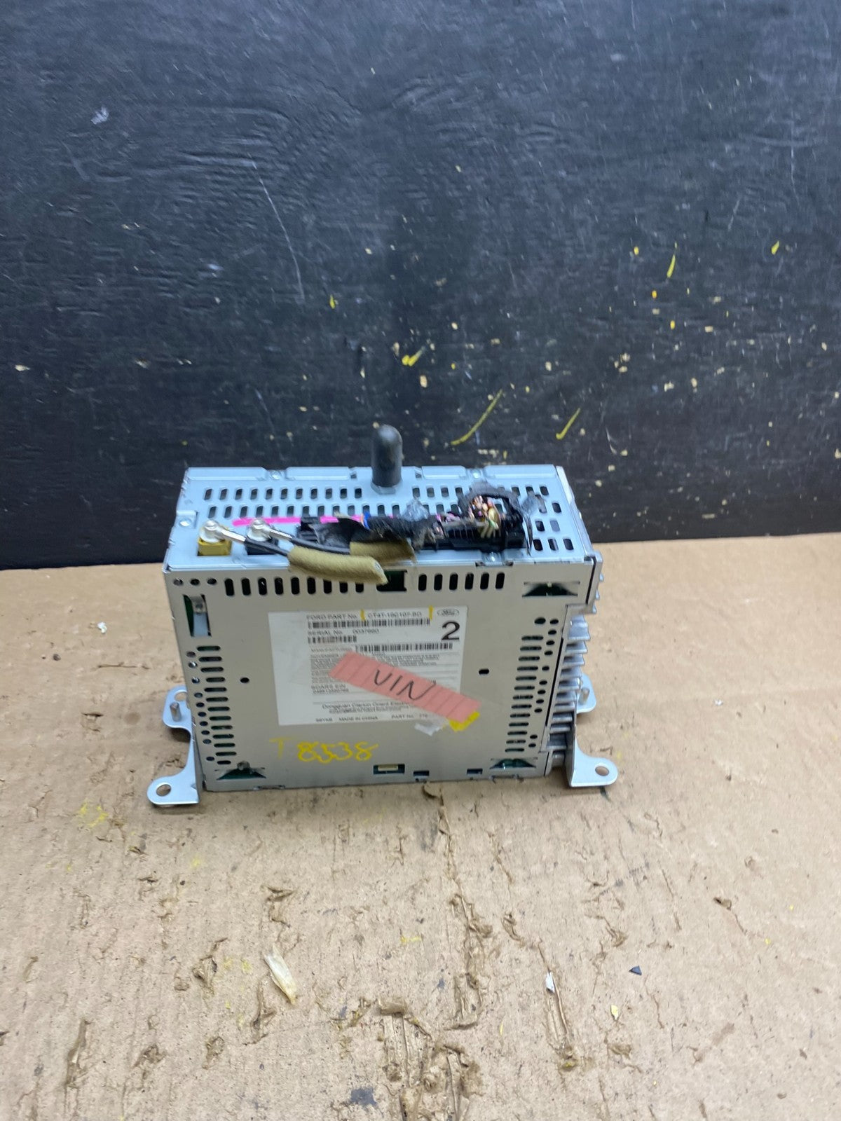 2012 to 2014 Ford Edge AM/FM Radio Reciever OEM t8538 DG4