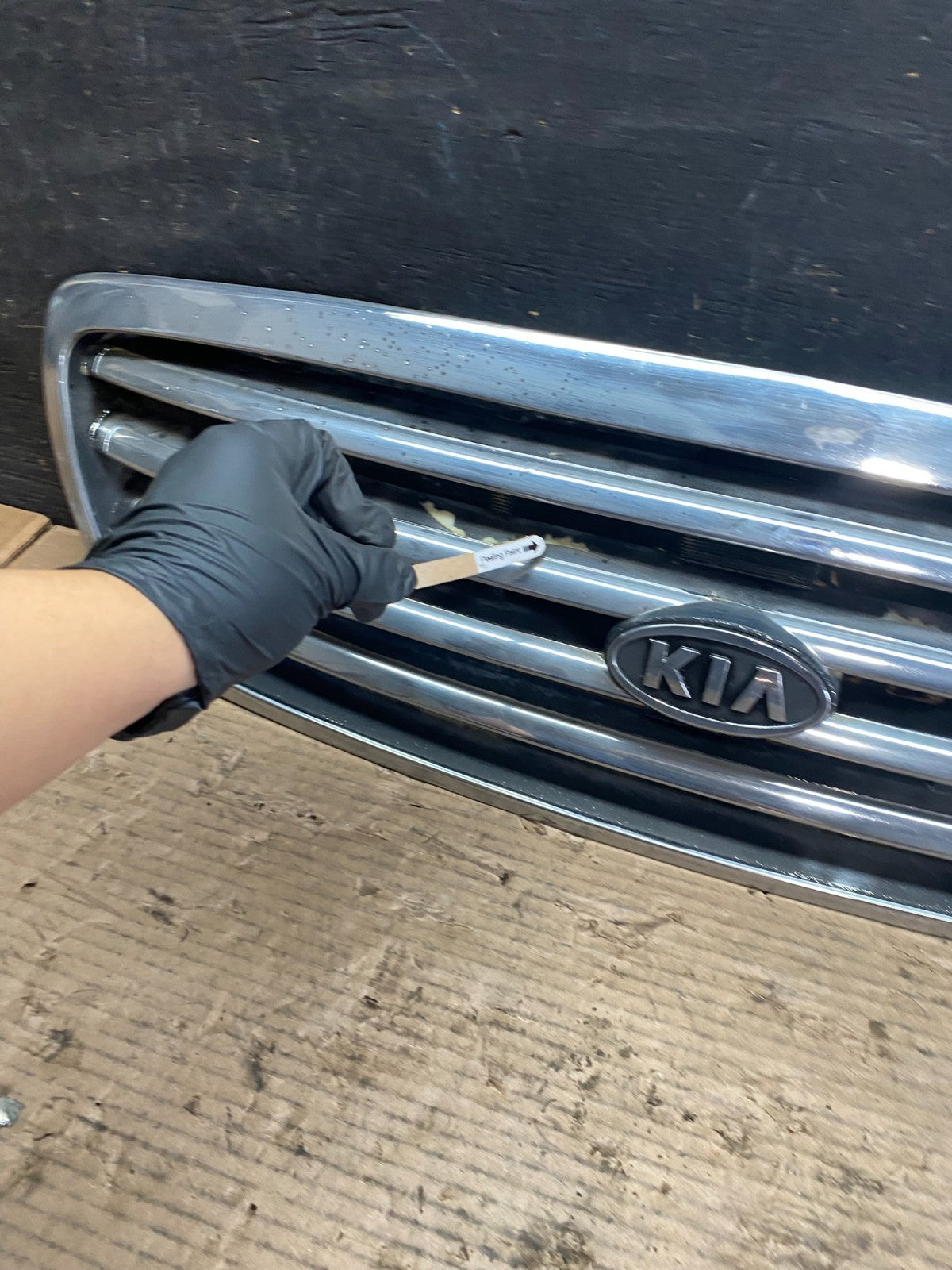 2001 to 2004 Kia Sedona Front Upper Grill Grille OEM S5773 DG4