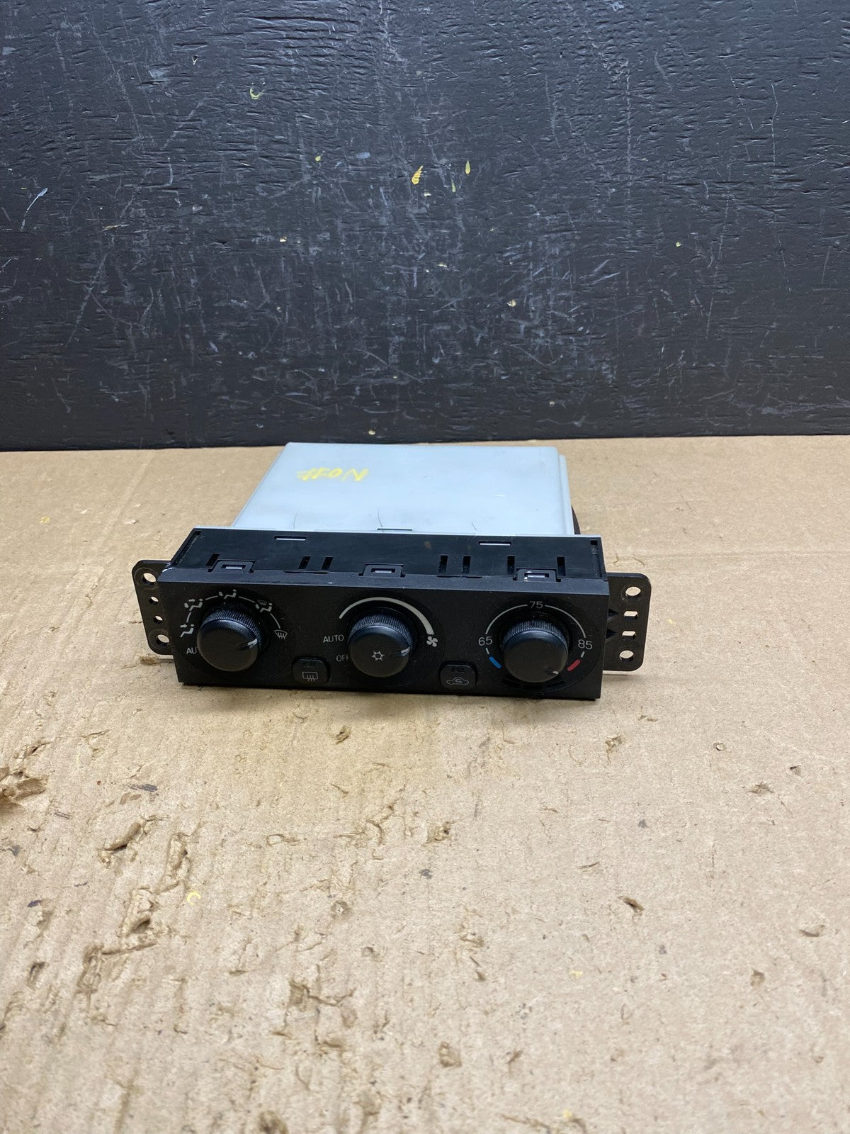 2001 to 2006 Mitsubishi Montero Climate Control Hvac A/C Heater AC4583 DG0