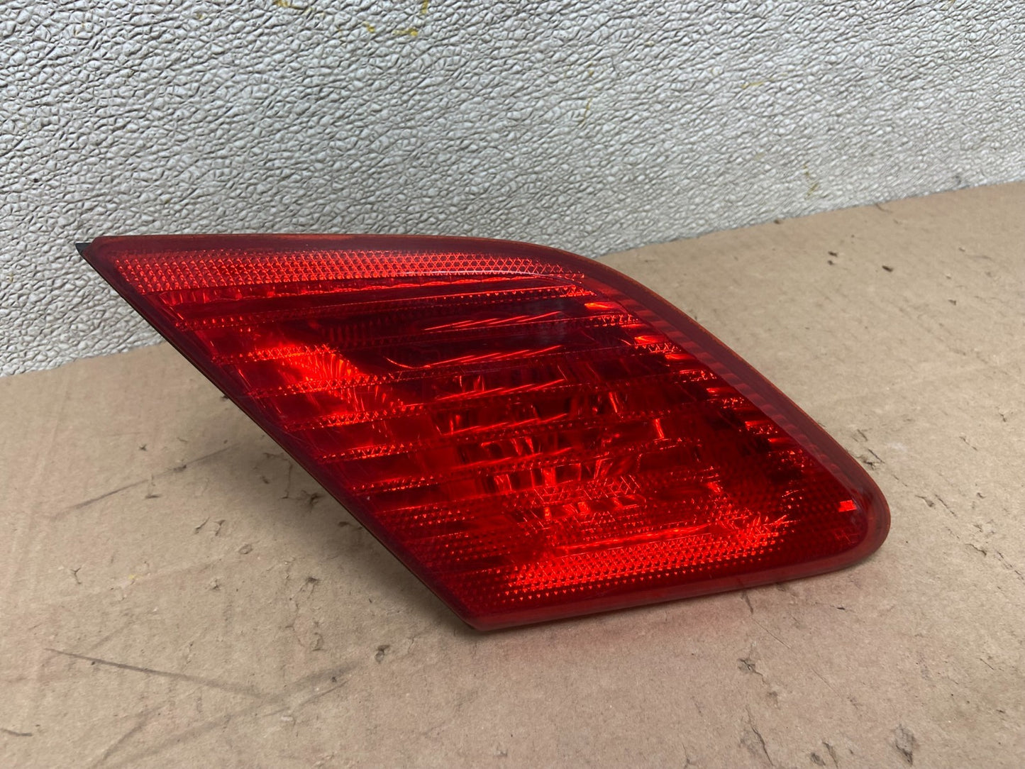 2003 to 2004 Toyota Avalon Left Driver LH Side Inner Tail Light AA0552 DW0