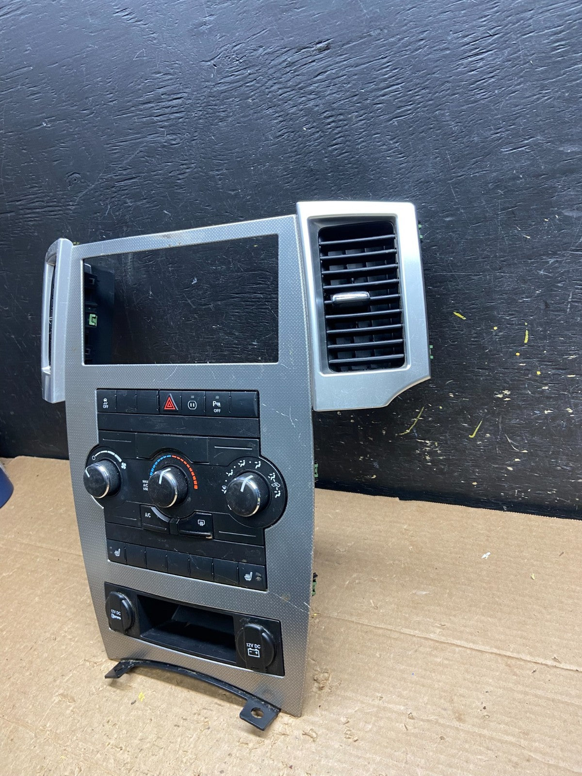 2008 to 2010 Jeep Grand Cherokee Center A/C Heater Climate Control OEM W2044 DG1