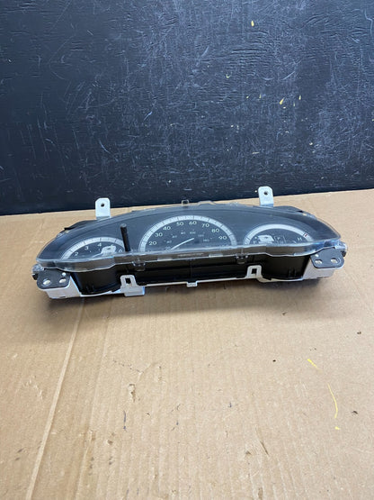2004 2005 Toyota Sienna Speedometer Cluster Gauge AD2139 DG4