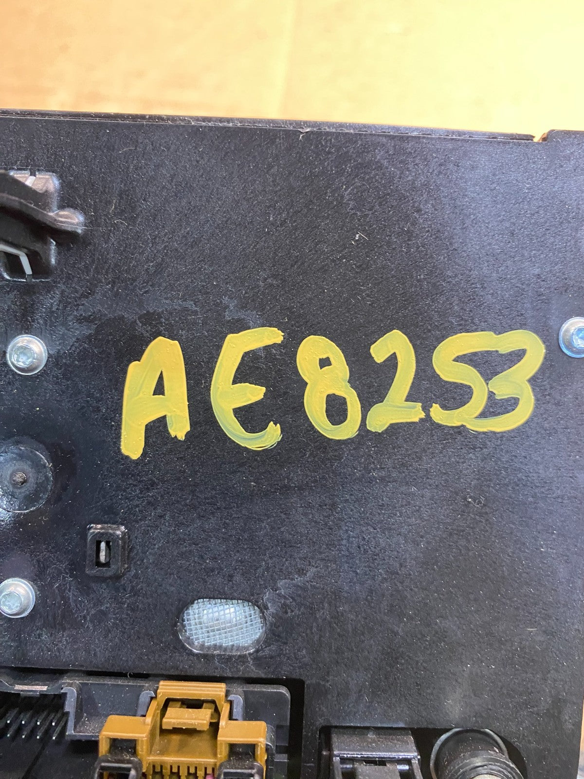 2015 2016 GMC Acadia Radio Display Screen AM/FM AUX AE8253 DG7
