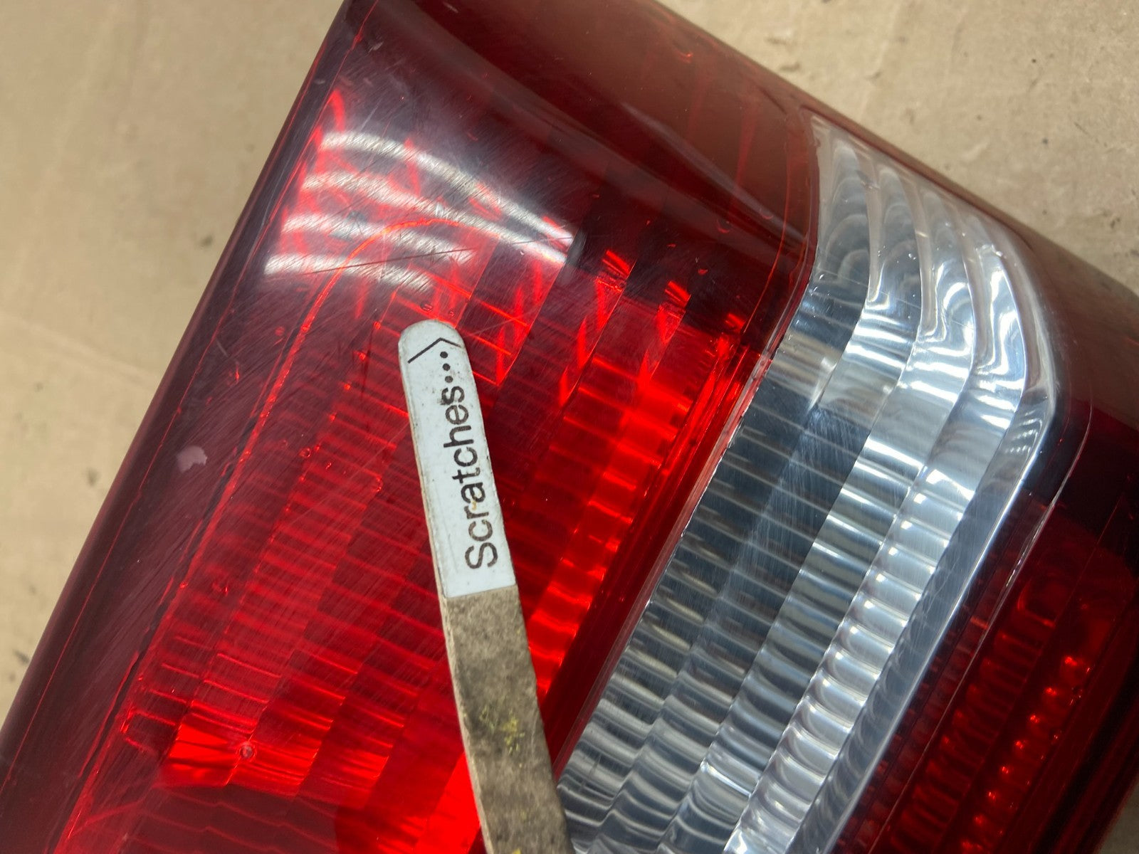 2000 2001 Lexus ES300 Inner Left Driver LH Side Tail Light AE5988 DW3