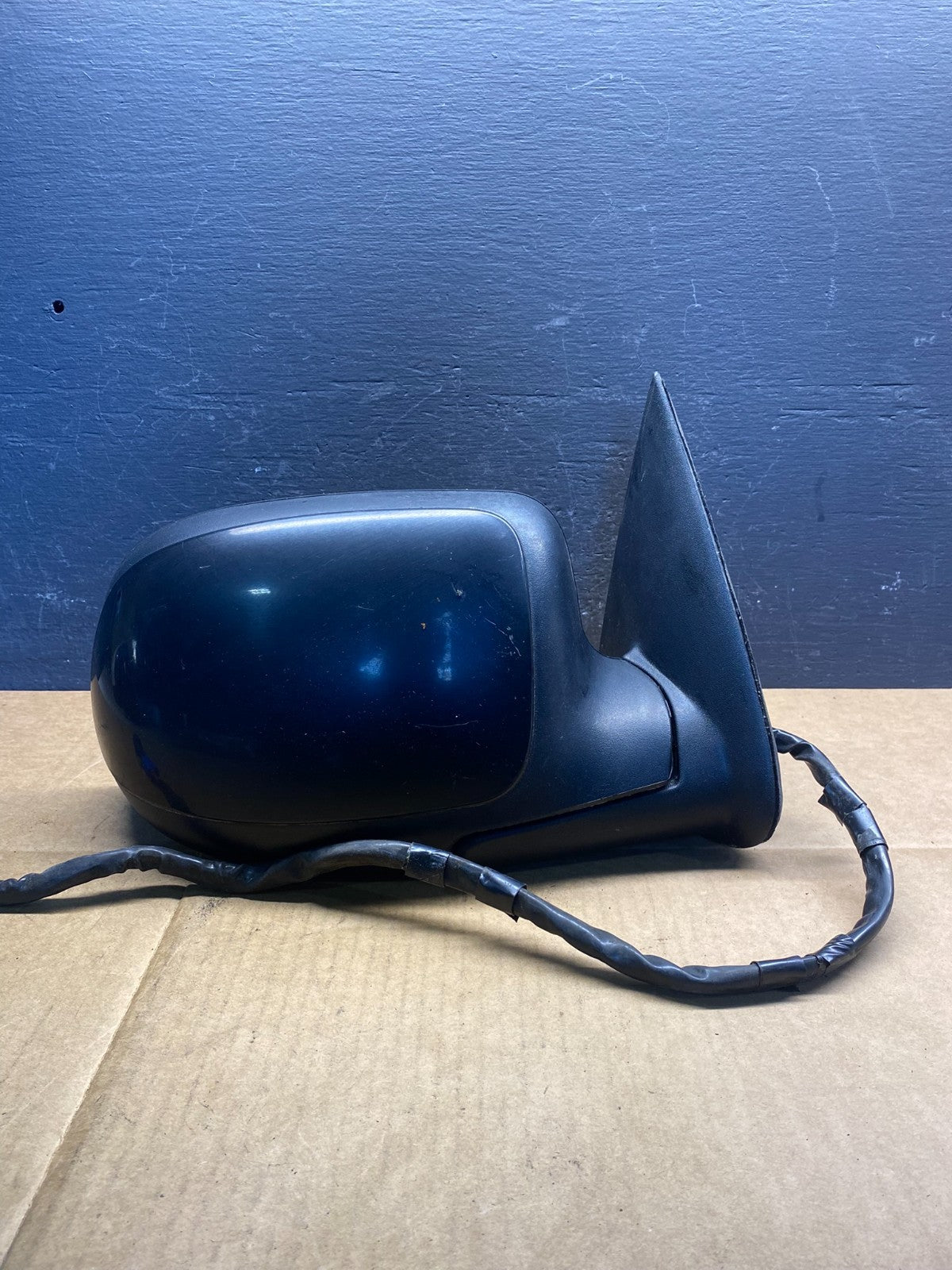 2003-2006 Chevrolet Avalanche Right Passenger Turn Sgn View Door Mirror ad3574DG0