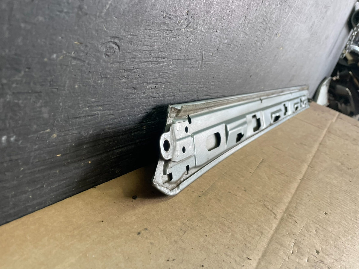 2005 to 2010 Honda Odyssey Right Side Rail Cover Quarter Trim Molding J3916 DG8