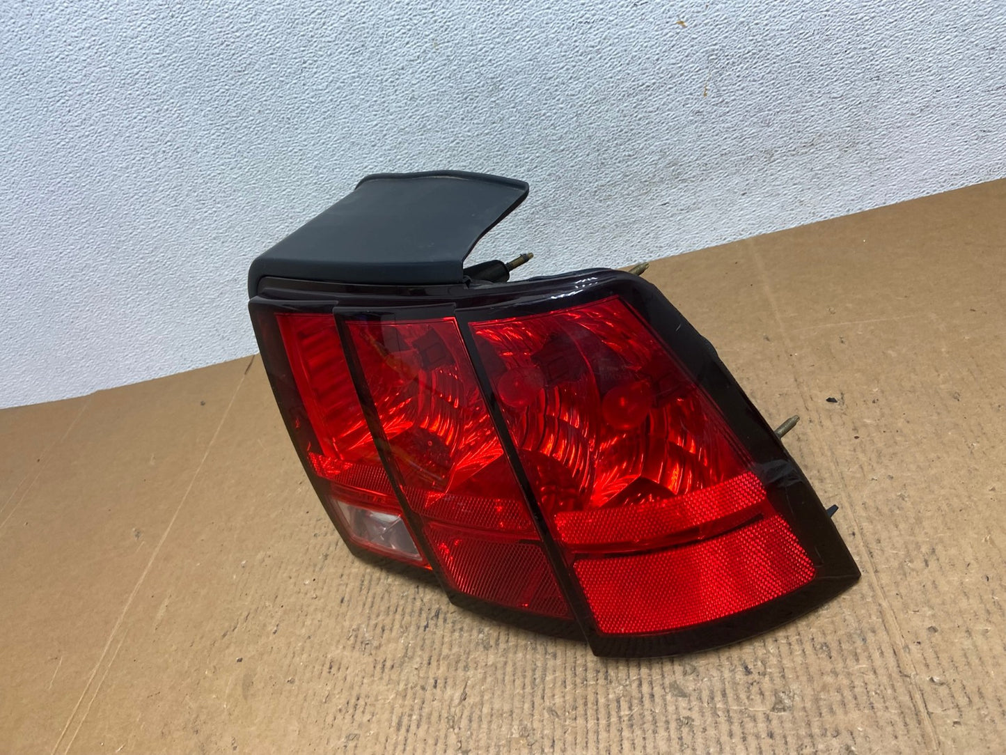 1999-2004 Ford Mustang Right Passenger Rh Side Tail Light AE1456 LK1