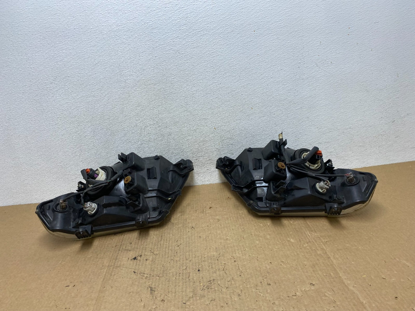 2008 to 2012 Nissan Pathfinder Halogen Headlights Left+Right AF9866 DW8