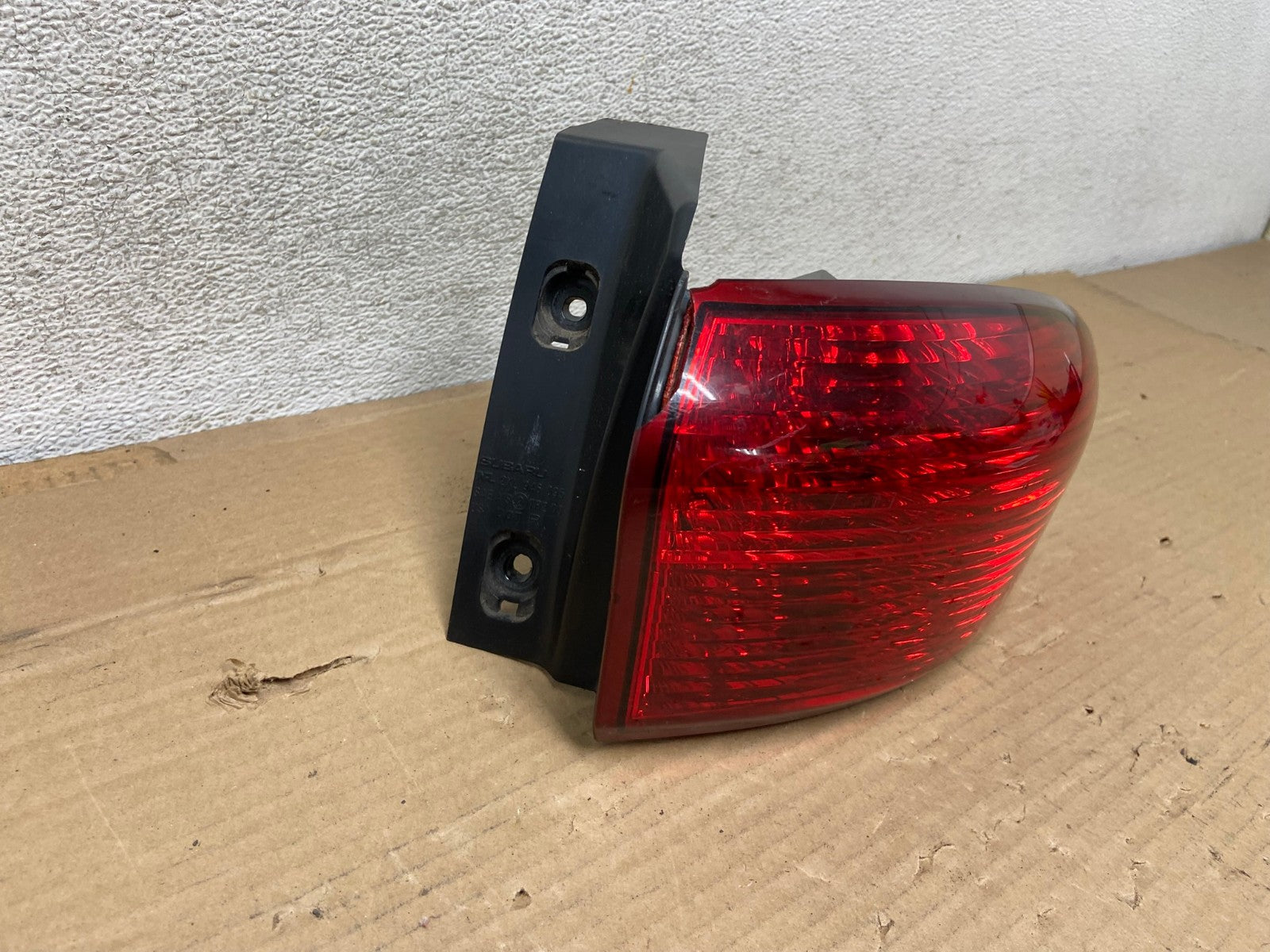 2006-2007 Subaru Tribeca B9 Right Passenger Rh Side Tail Light AG8141 LK1