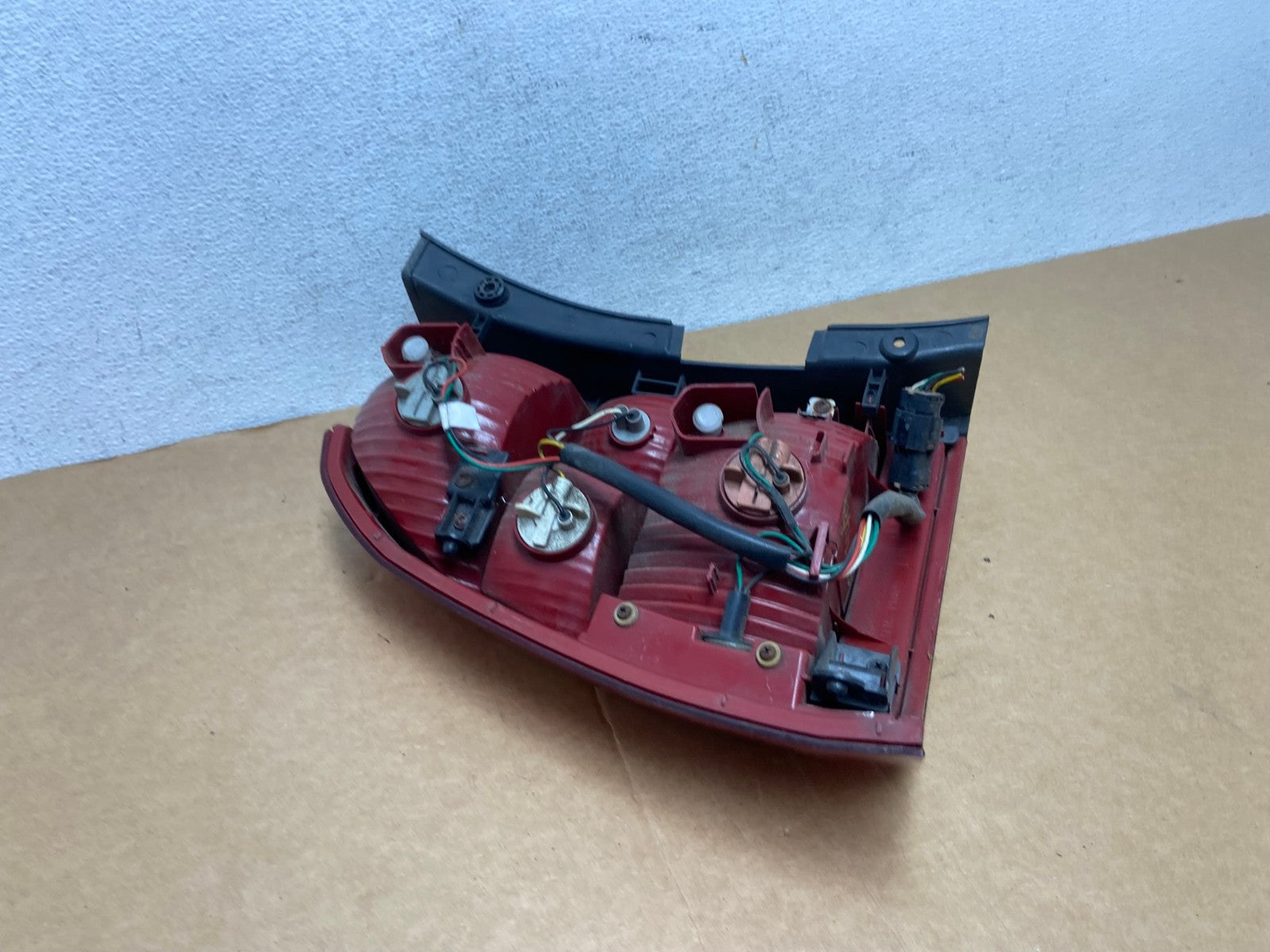 2005 to 2007 Kia Sportage Right Passenger Side RH Side Tail Light AD4429 LK5