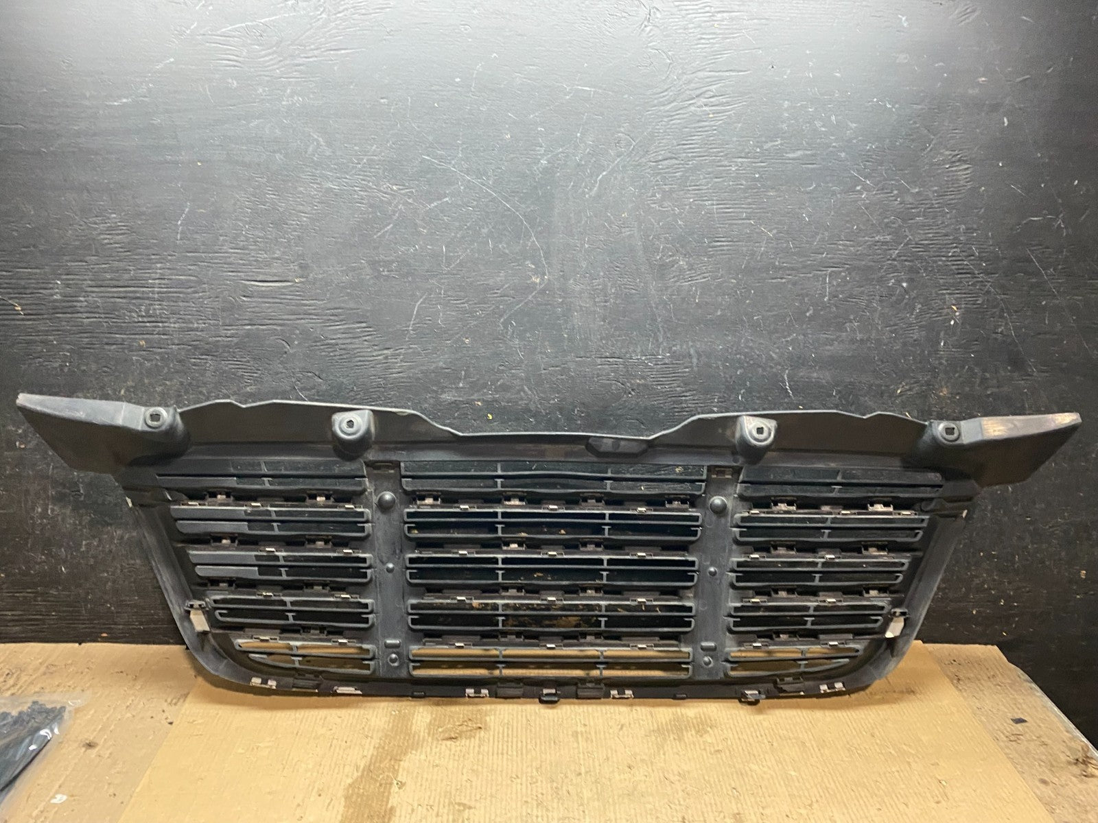 2009 to 2011 Freightliner Sprinter Front Upper Chrome Grill Grille X3391 DG7
