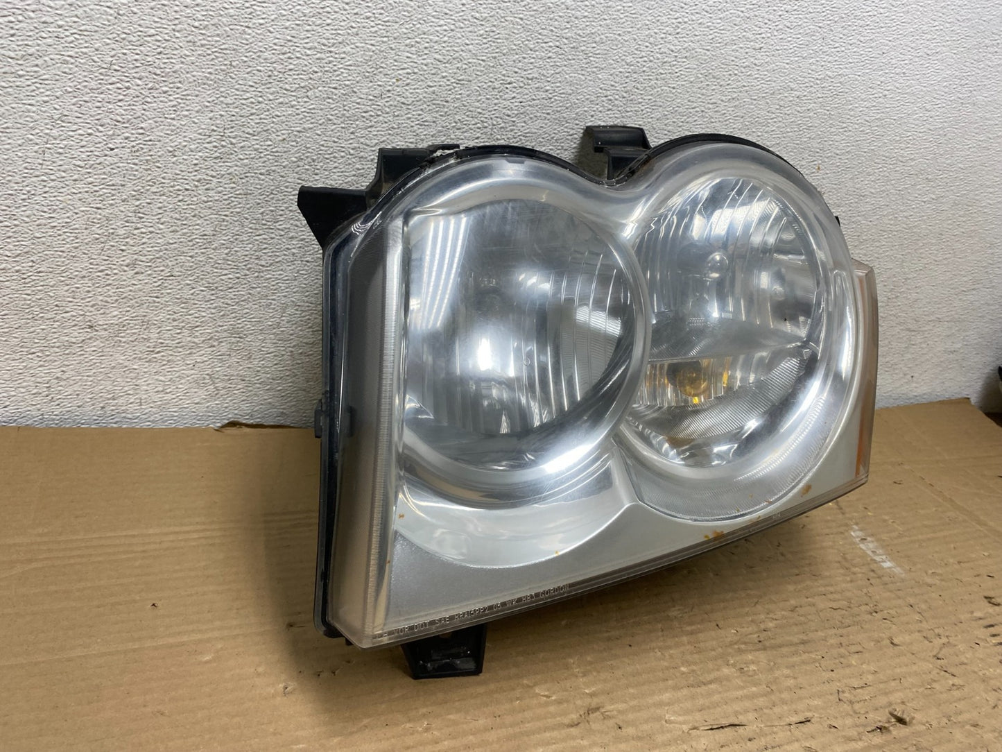 2005-2007 Jeep Grand Cherokee Left Driver LH Halogen Headlight AG9122 DW1