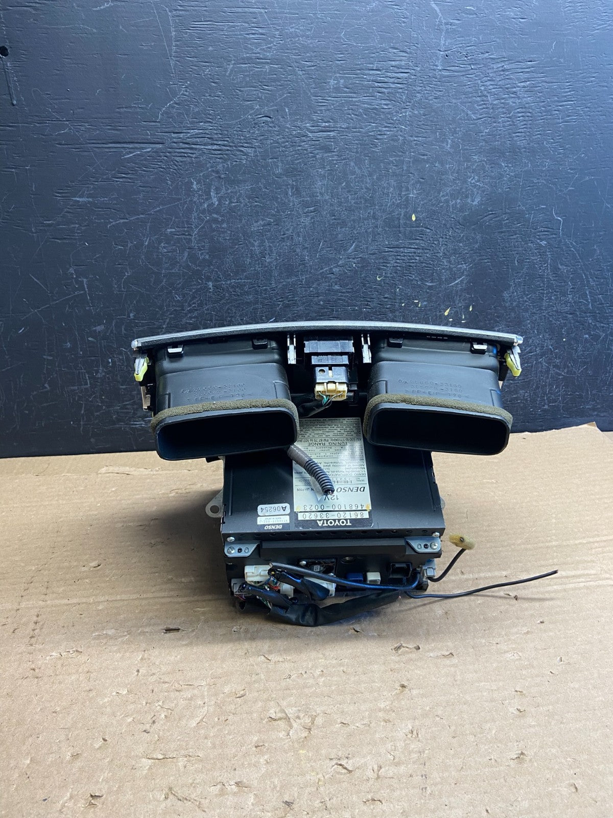 2004 to 2006 Lexus ES330 Es300 Radio Screen Receiver CD Air Vent AF2676 DG3