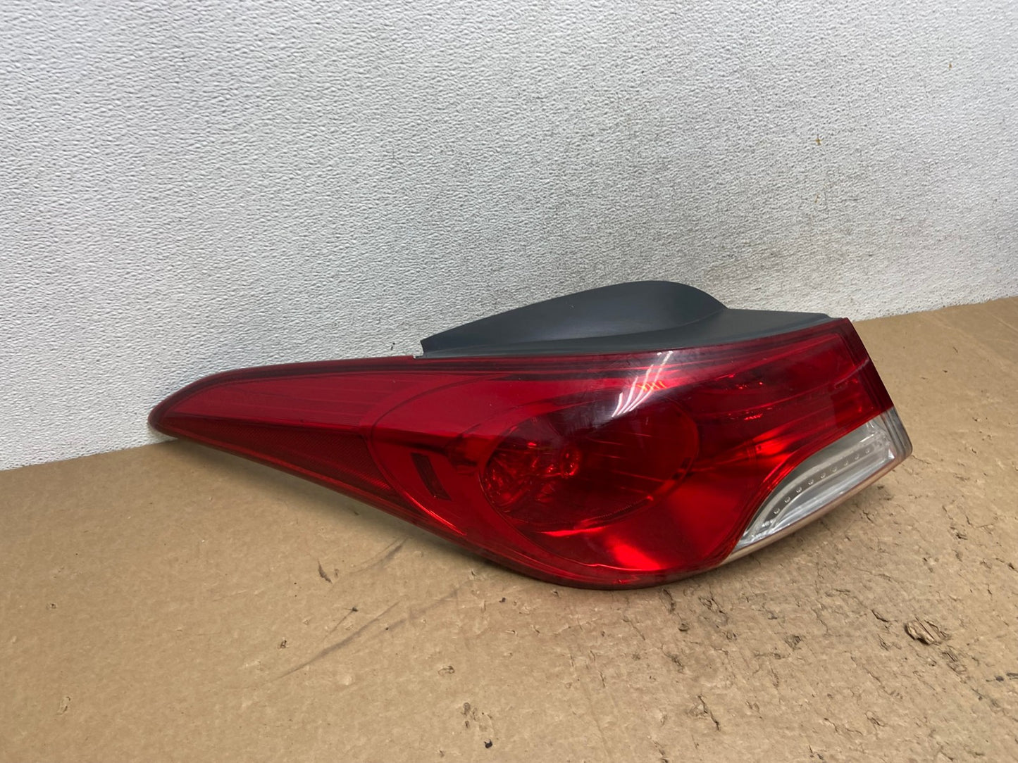 2011 2012 2013 Hyundai Elantra Sedan Left Driver Side Tail Light AG1416 LK2