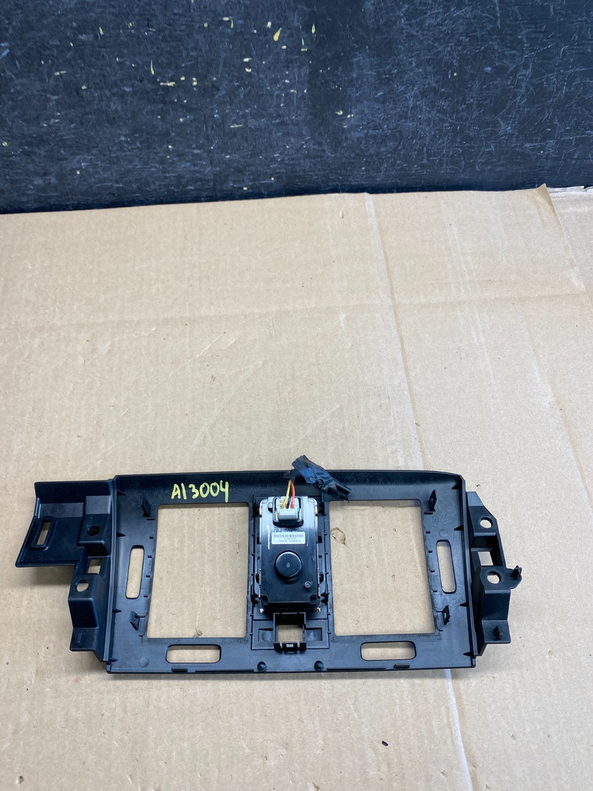 2006 to 2011 Cadillac DTS Dash Center Air Vent Heater Bezel ai3004 DG3
