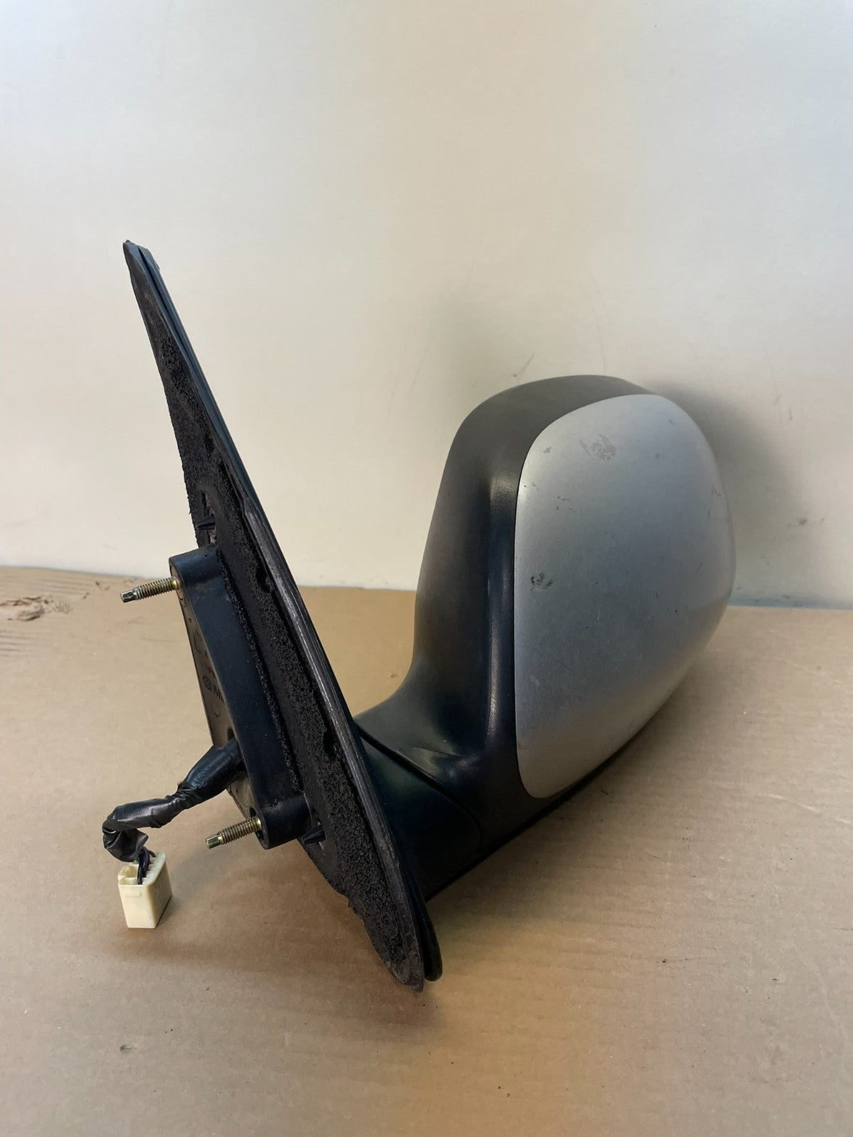 2001 to 2006 Toyota Sequoia Left Driver View Door Mirror AH8779 DW1