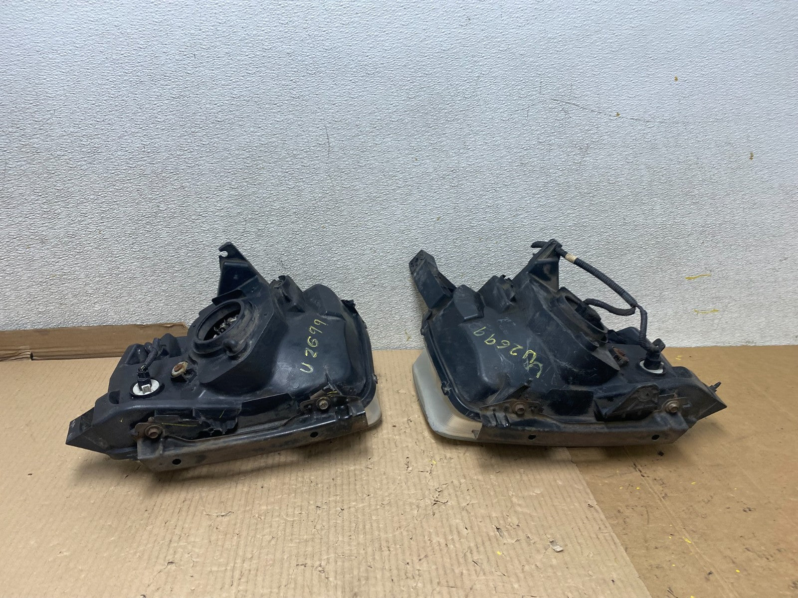 2003 to 2006 Honda Element Left+Right Side Headlights U2699 DW9